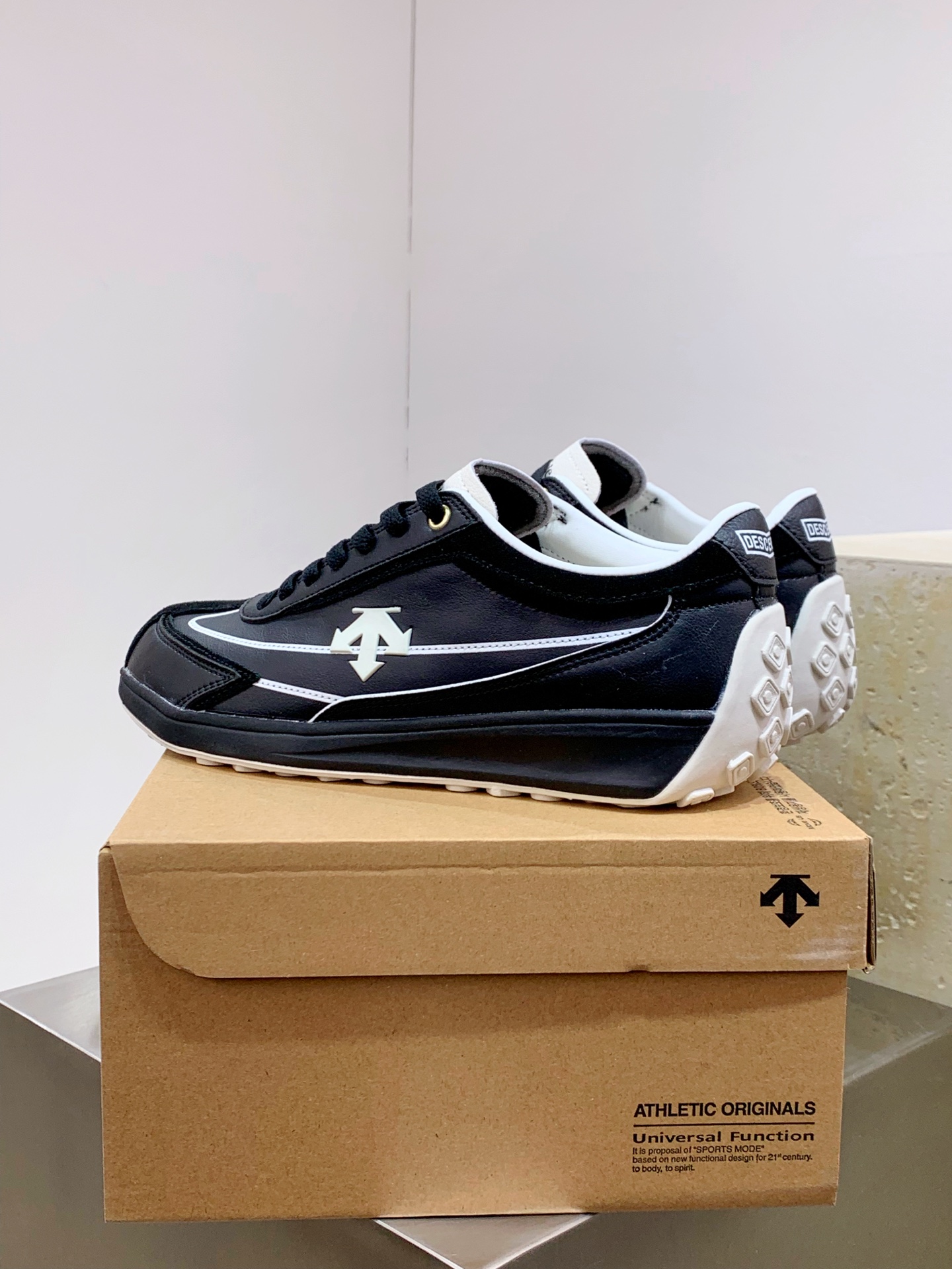 Descente Leather Shoes Cow Leather Breathable L-s