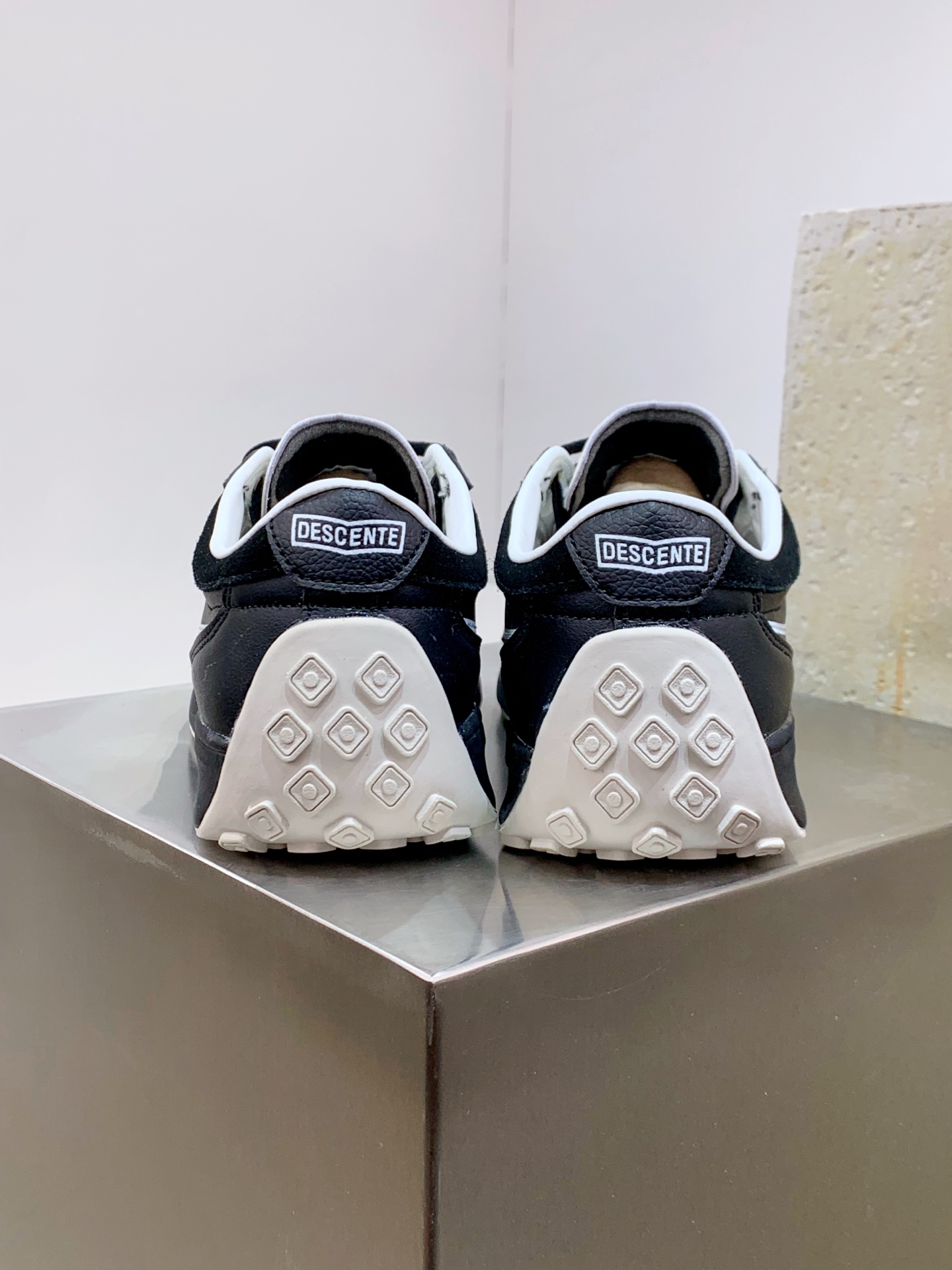 Descente Leather Shoes Cow Leather Breathable L-s