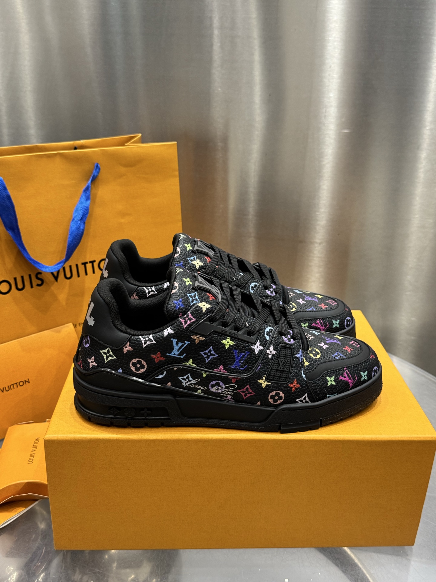 Louis Vuitton Male Sneakers M-l-s