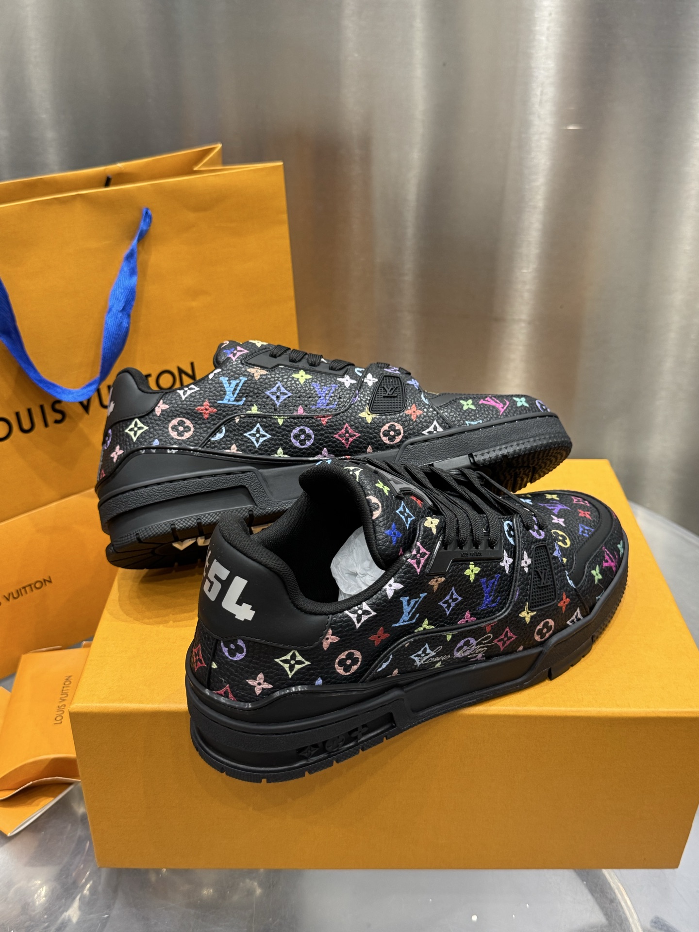 Louis Vuitton Male Sneakers M-l-s