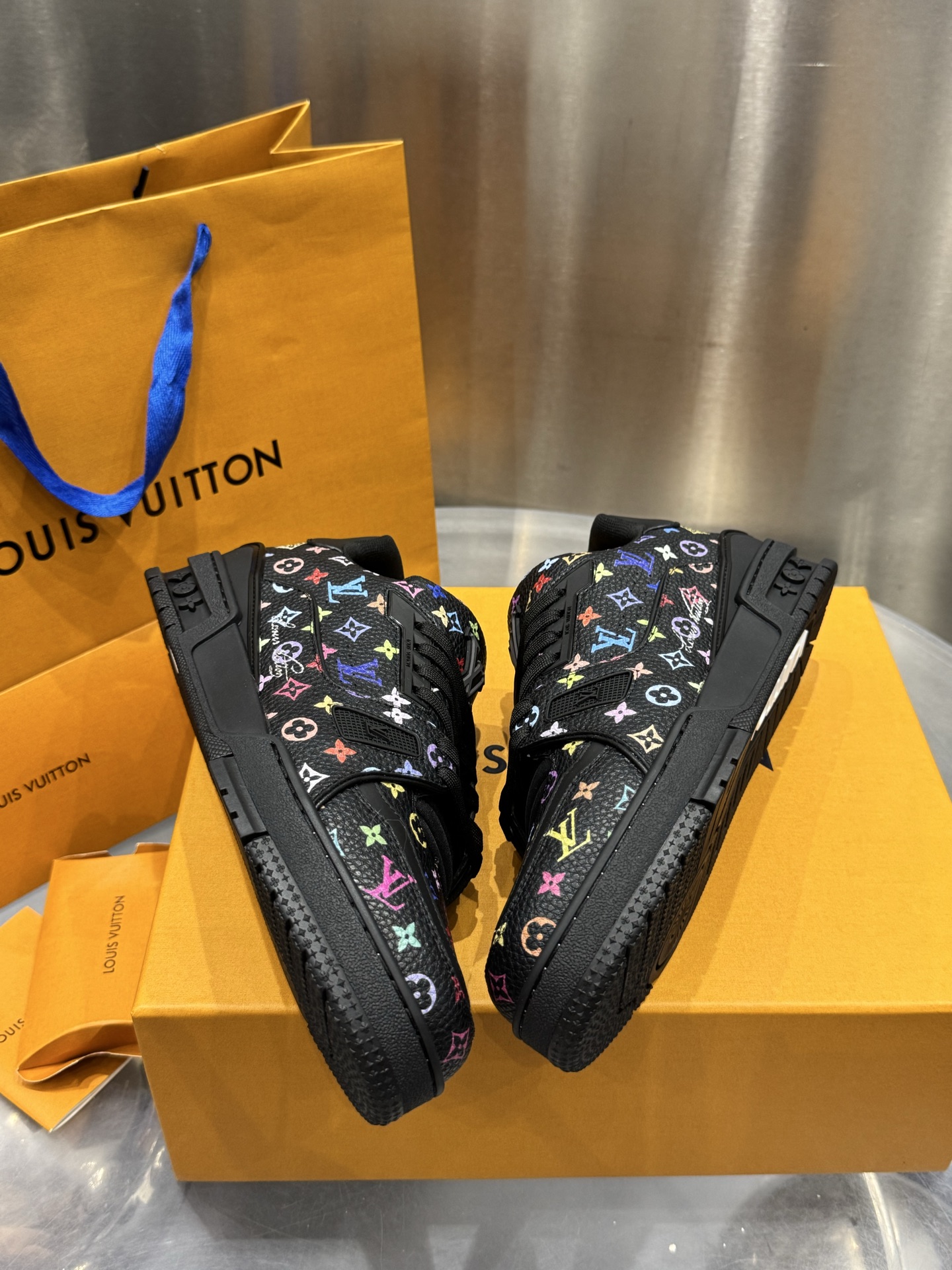 Louis Vuitton Male Sneakers M-l-s