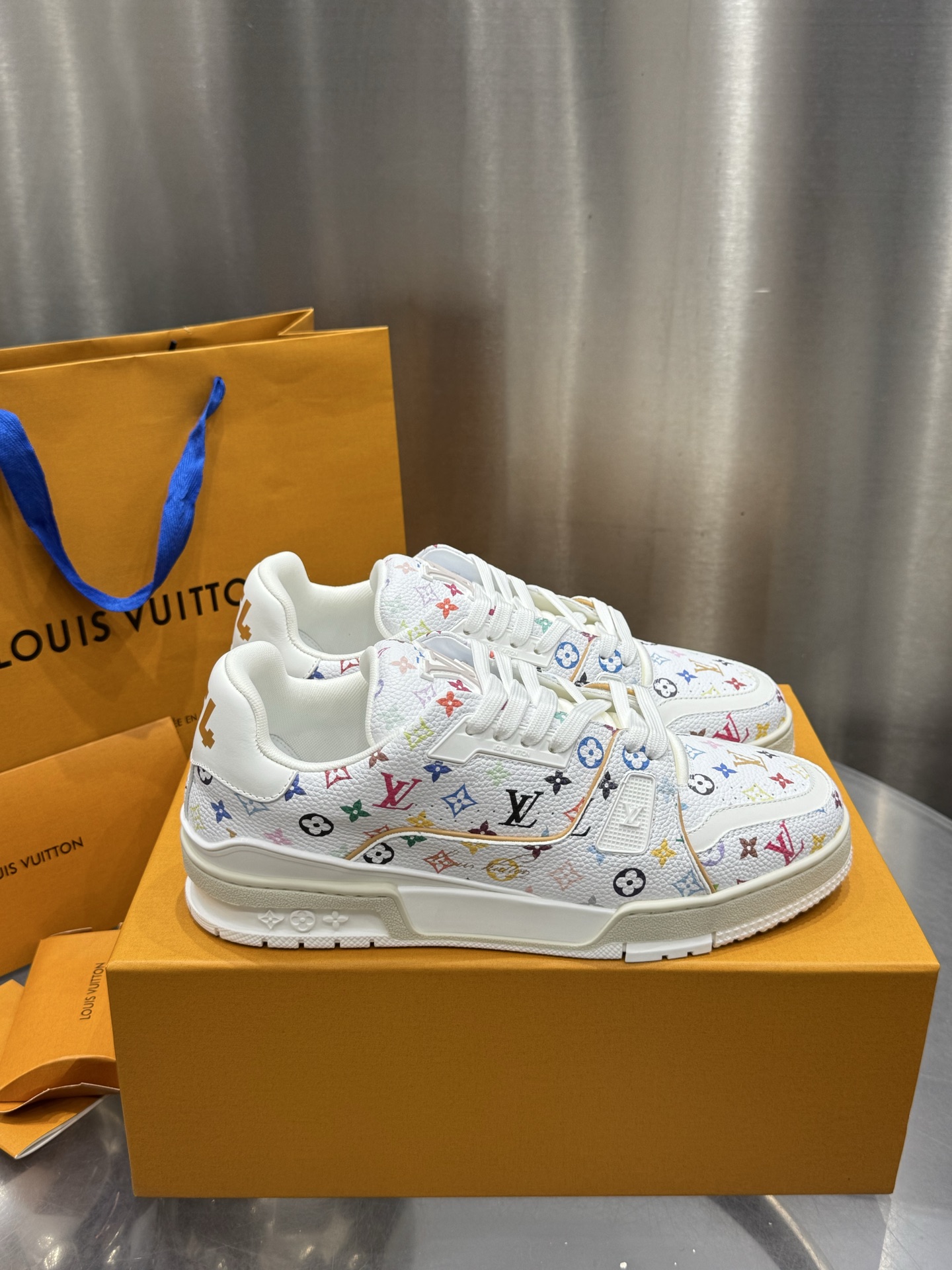 Louis Vuitton Male Sneakers M-l-s