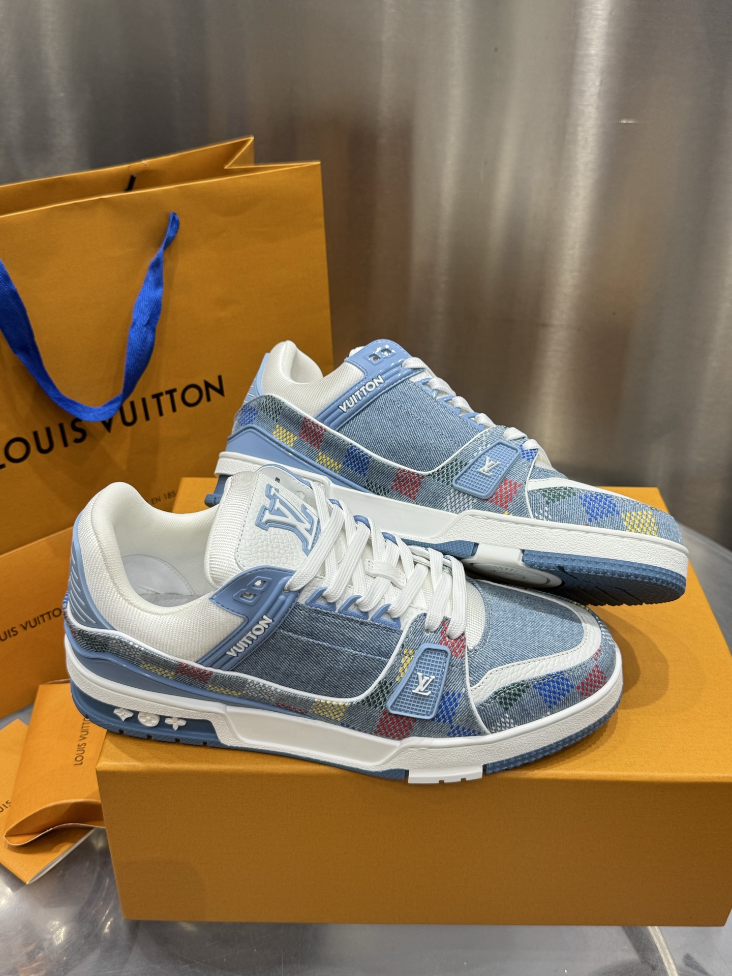 Louis Vuitton Male Sneakers M-l-s