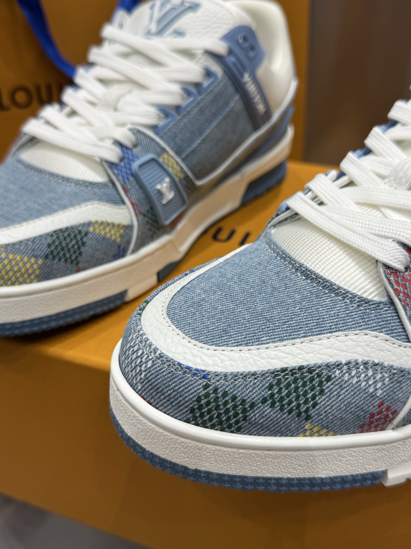 Louis Vuitton Male Sneakers M-l-s