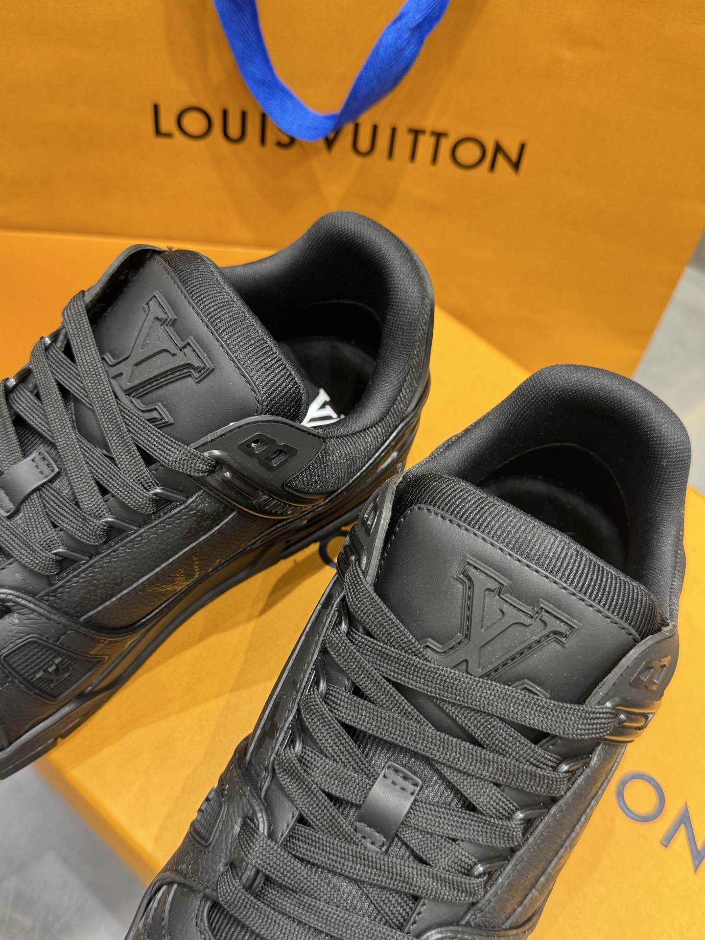 Louis Vuitton Male Sneakers M-l-s
