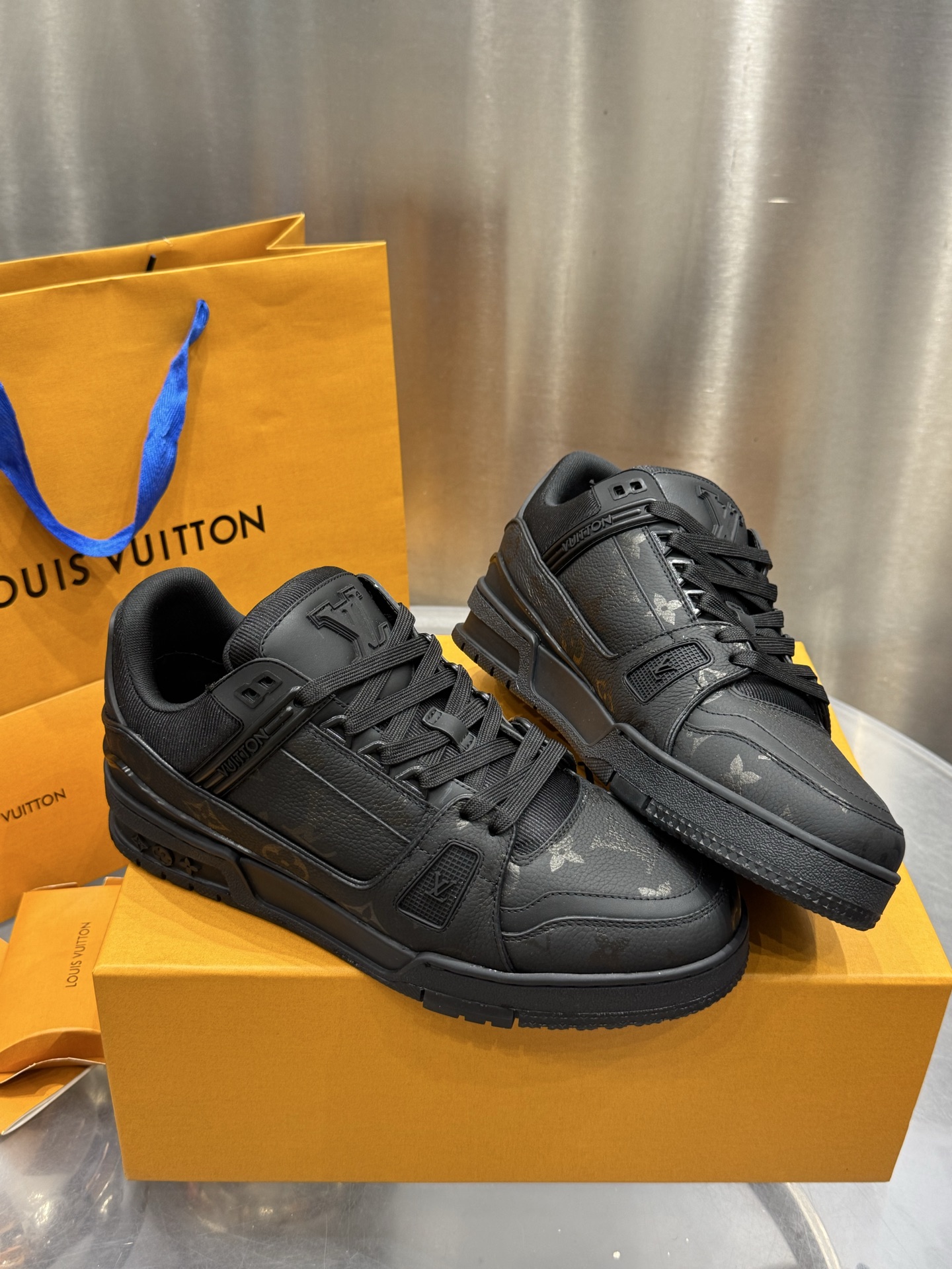Louis Vuitton Male Sneakers M-l-s