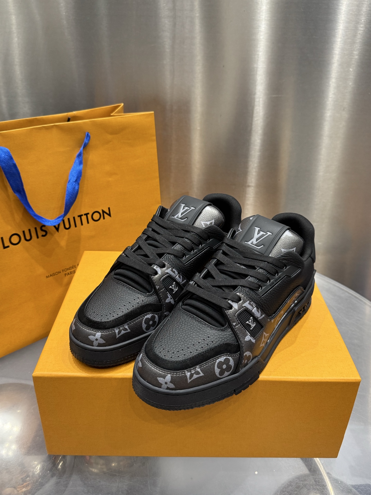 Louis Vuitton Male Sneakers M-l-s