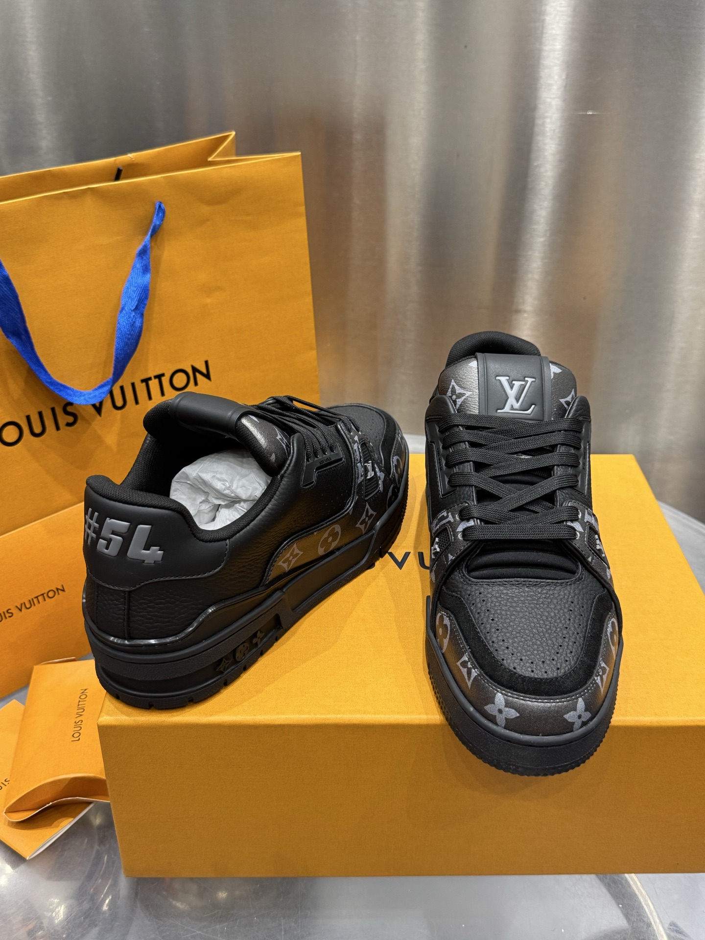 Louis Vuitton Male Sneakers M-l-s