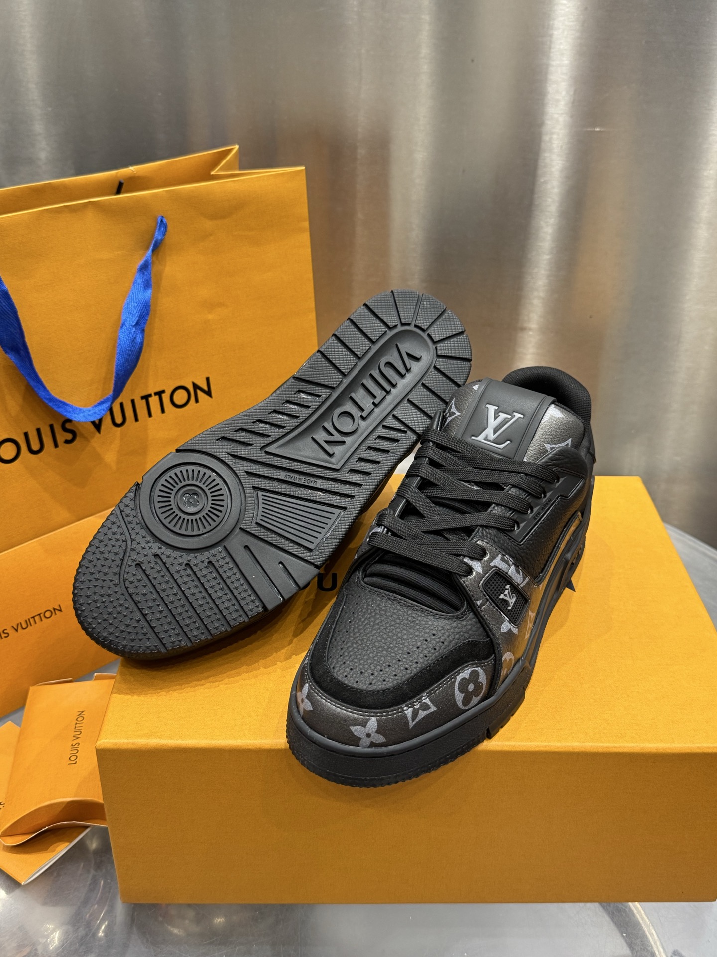 Louis Vuitton Male Sneakers M-l-s