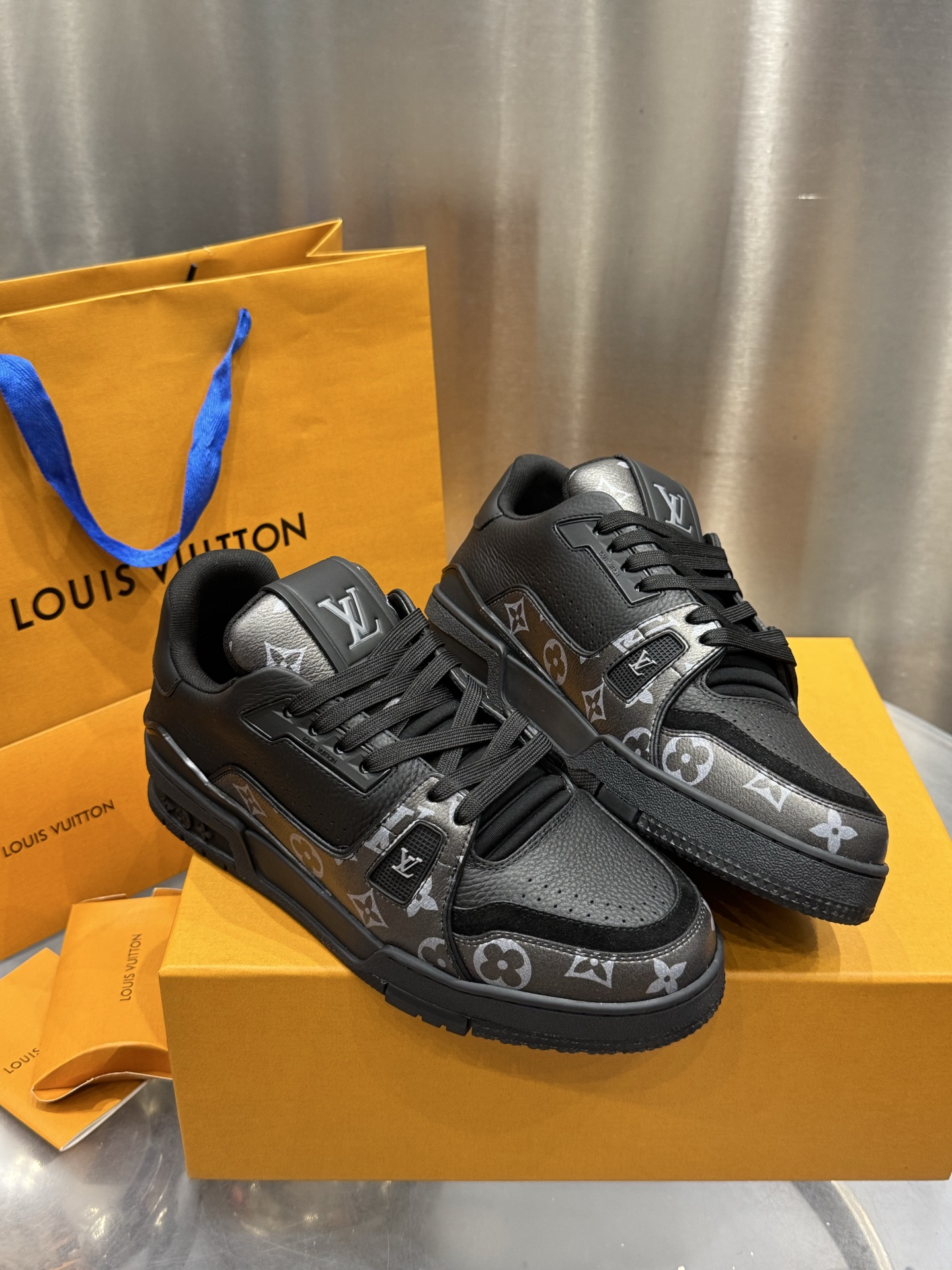 Louis Vuitton Male Sneakers M-l-s