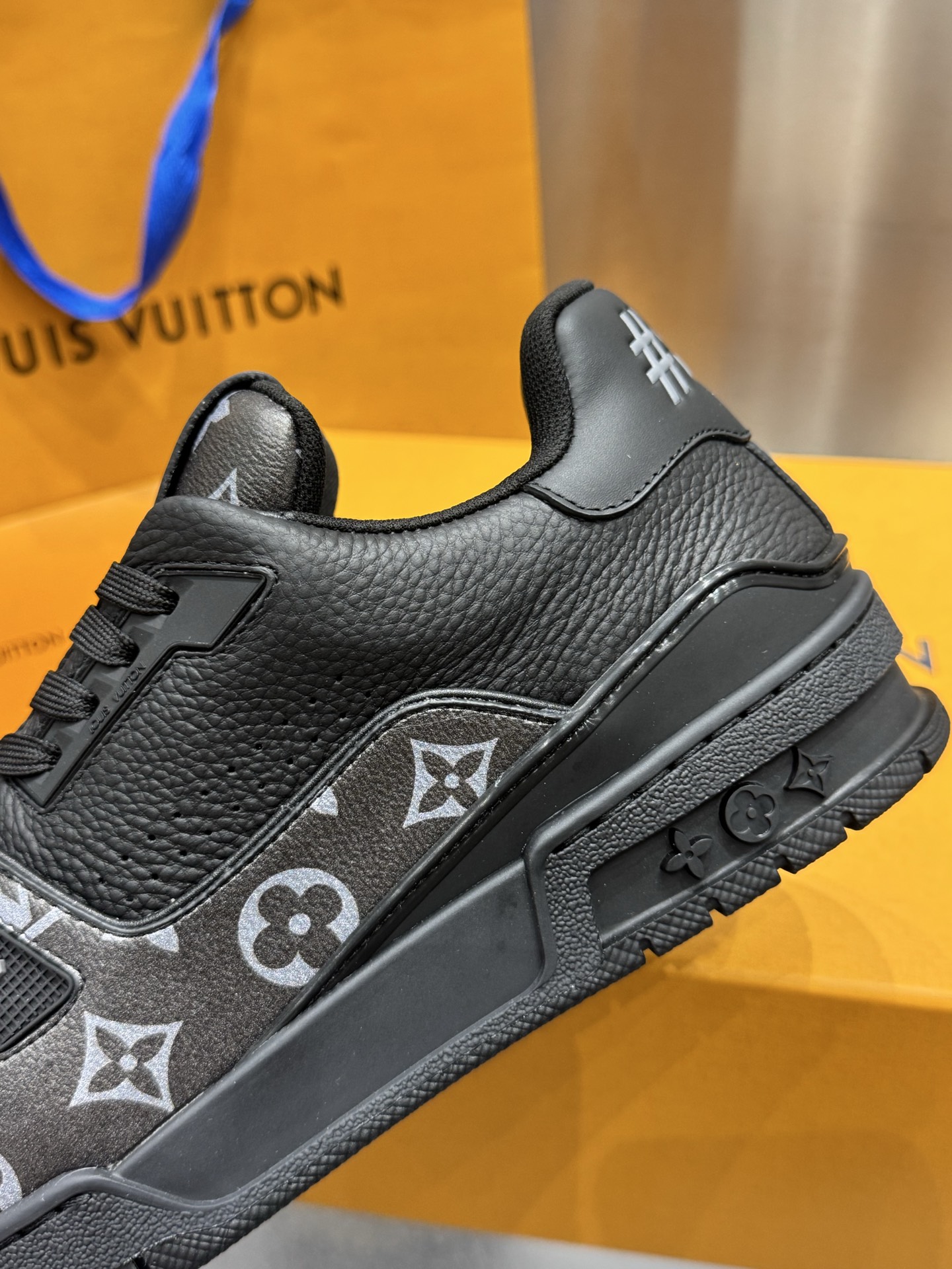 Louis Vuitton Male Sneakers M-l-s