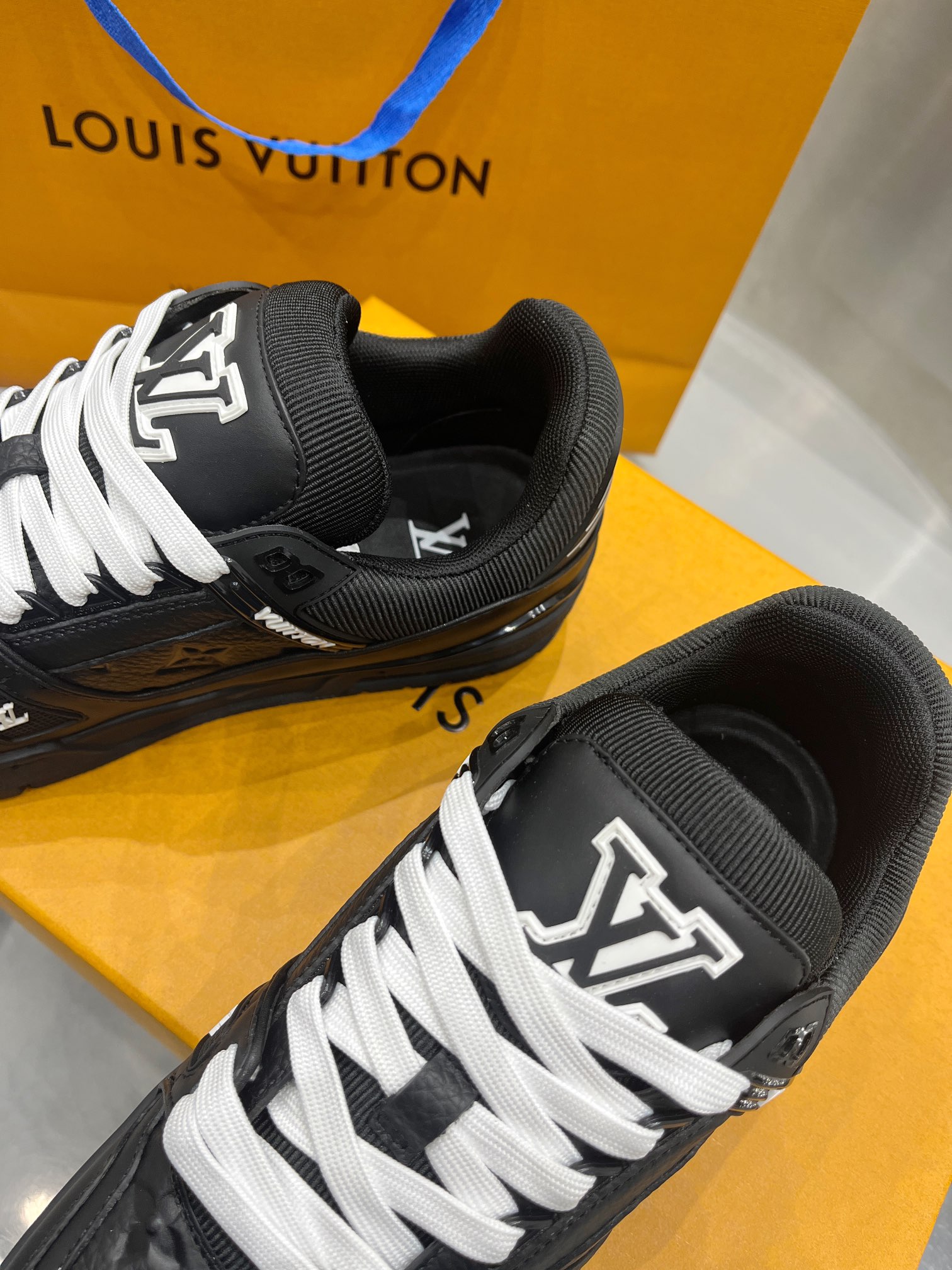 Louis Vuitton Male Basic Shoes L