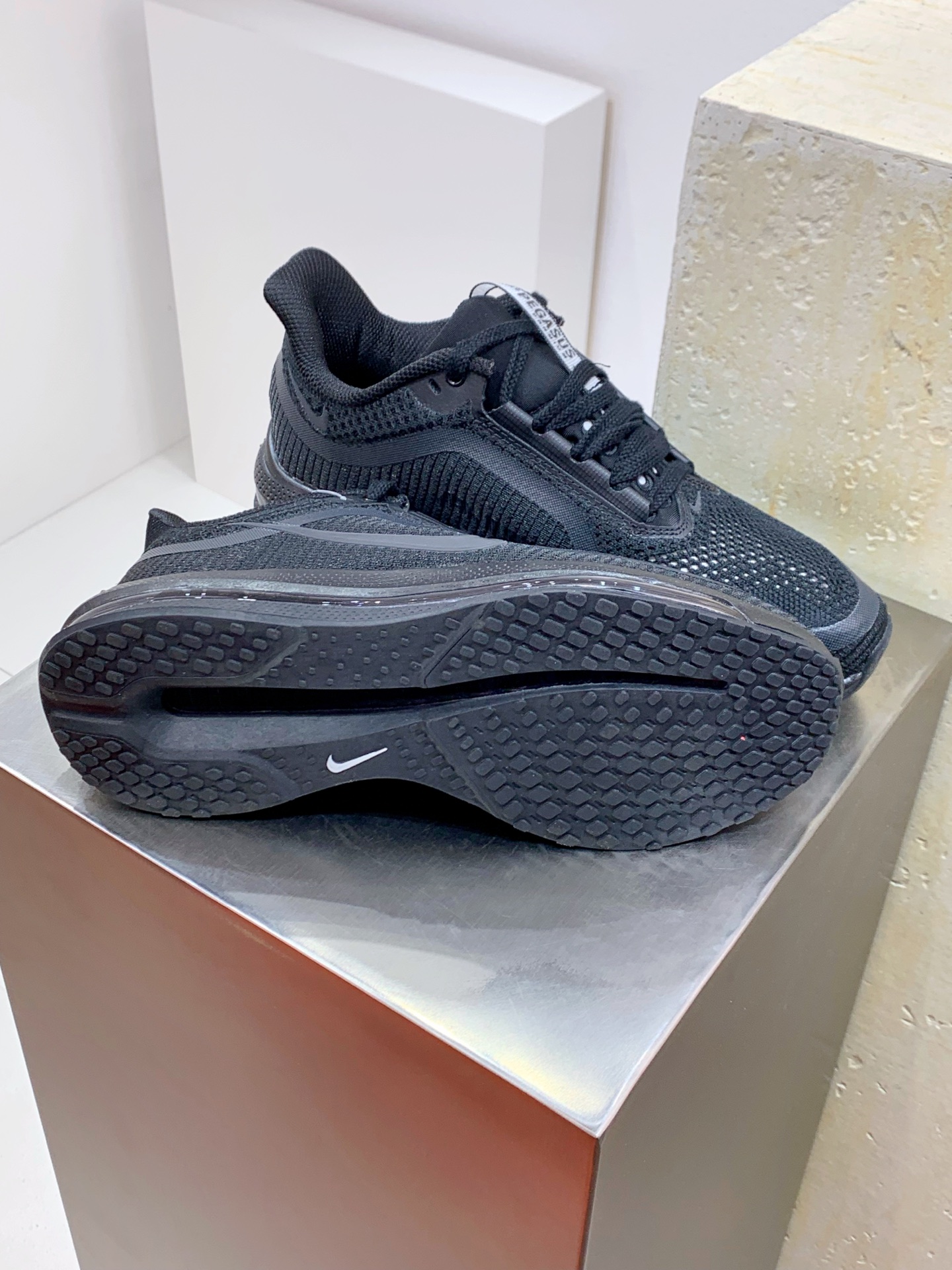 Male Running Shoes Shock Absorbing M-s