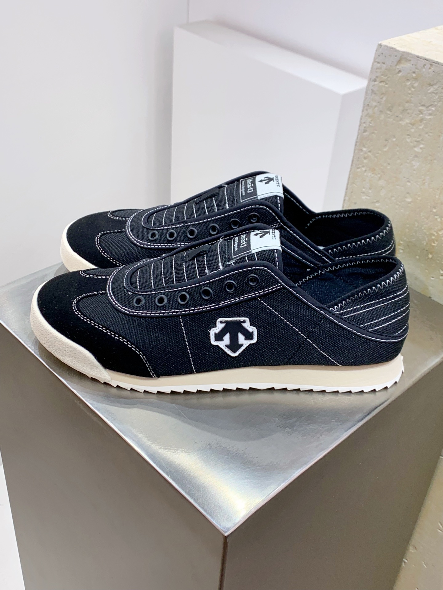 Descente Leather Shoes Cow Leather Breathable M-s