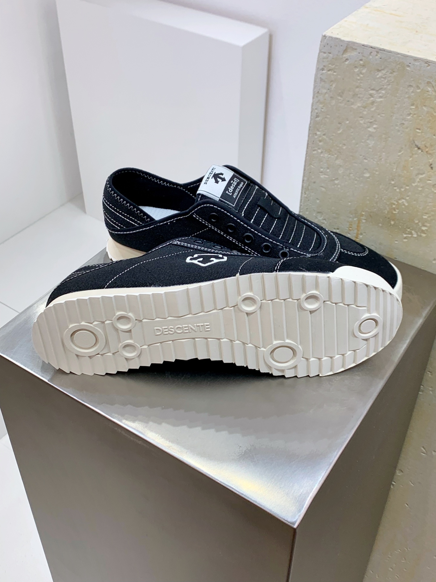 Descente Leather Shoes Cow Leather Breathable M-s