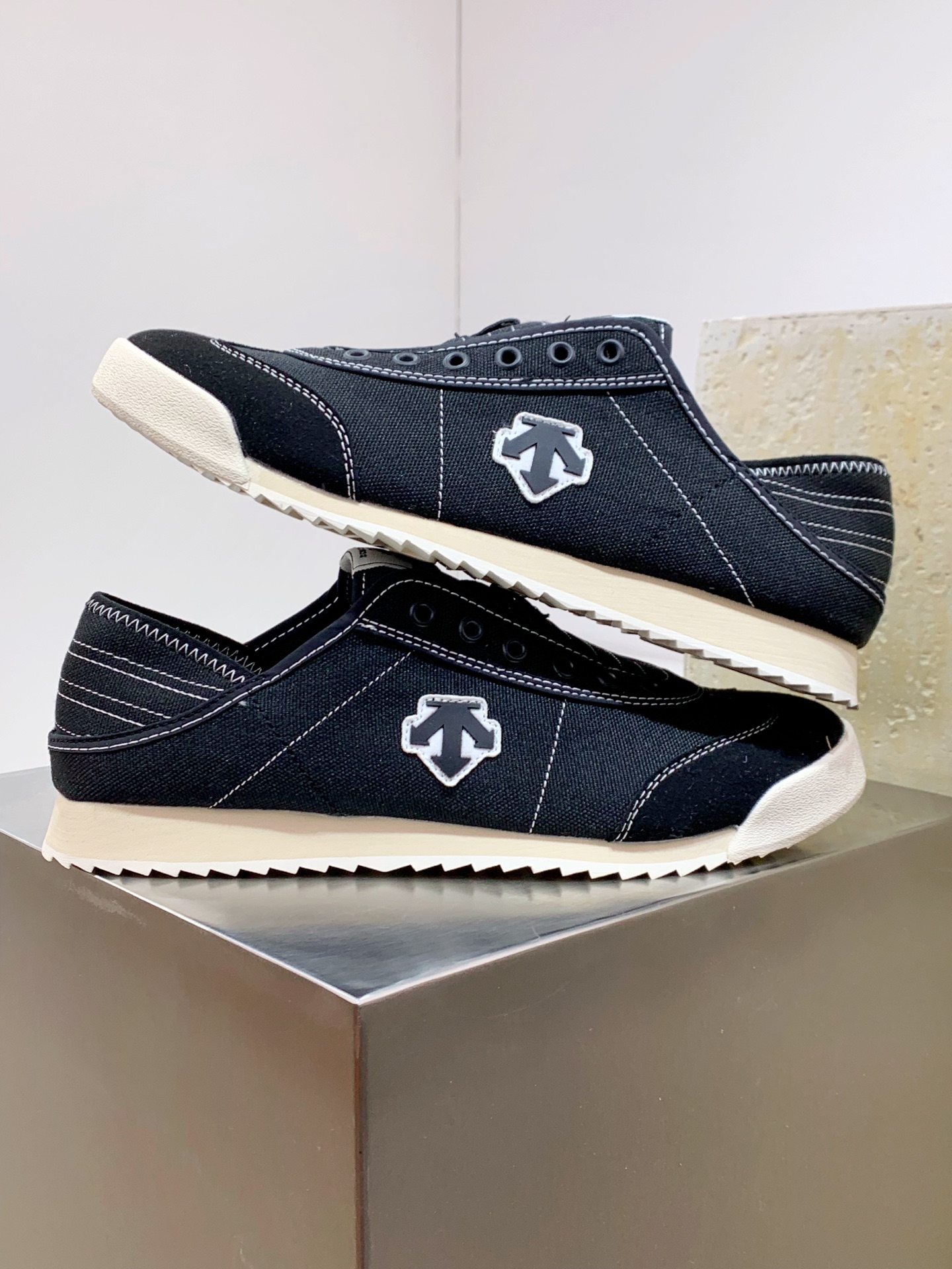 Descente Leather Shoes Cow Leather Breathable M-s