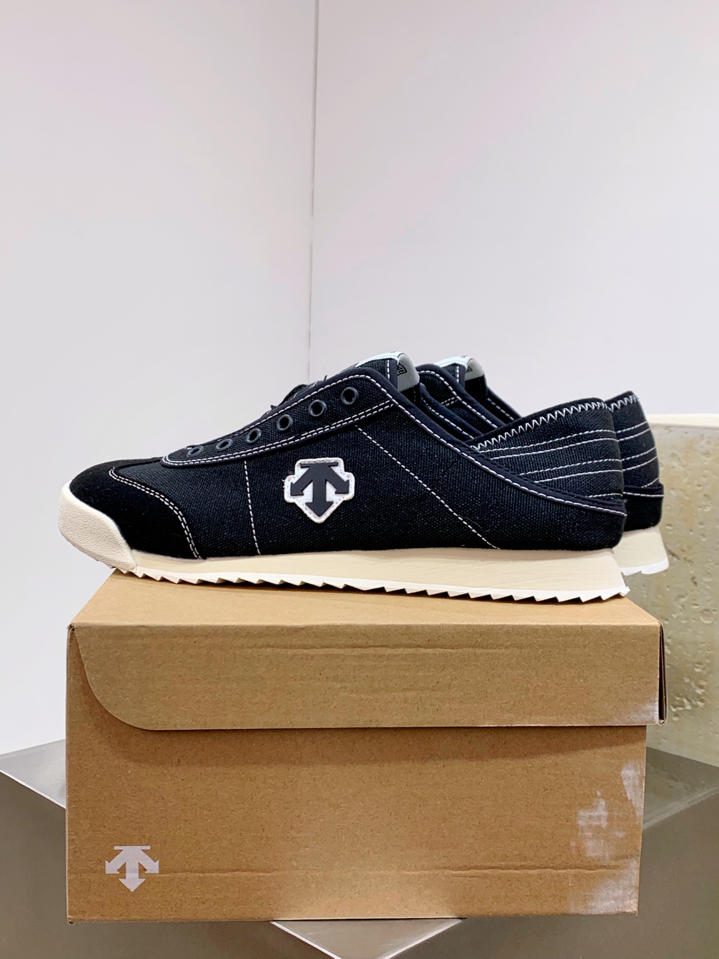 Descente Leather Shoes Cow Leather Breathable M-s