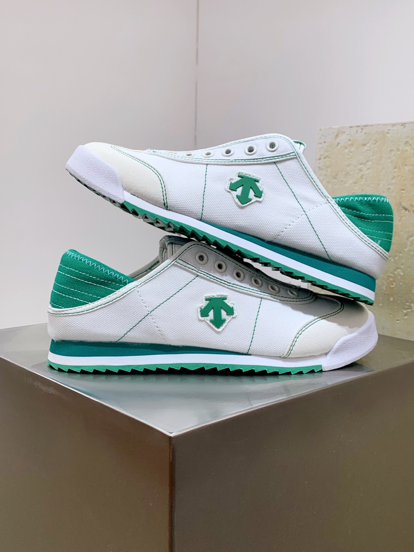 Descente Leather Shoes Cow Leather Breathable M-s