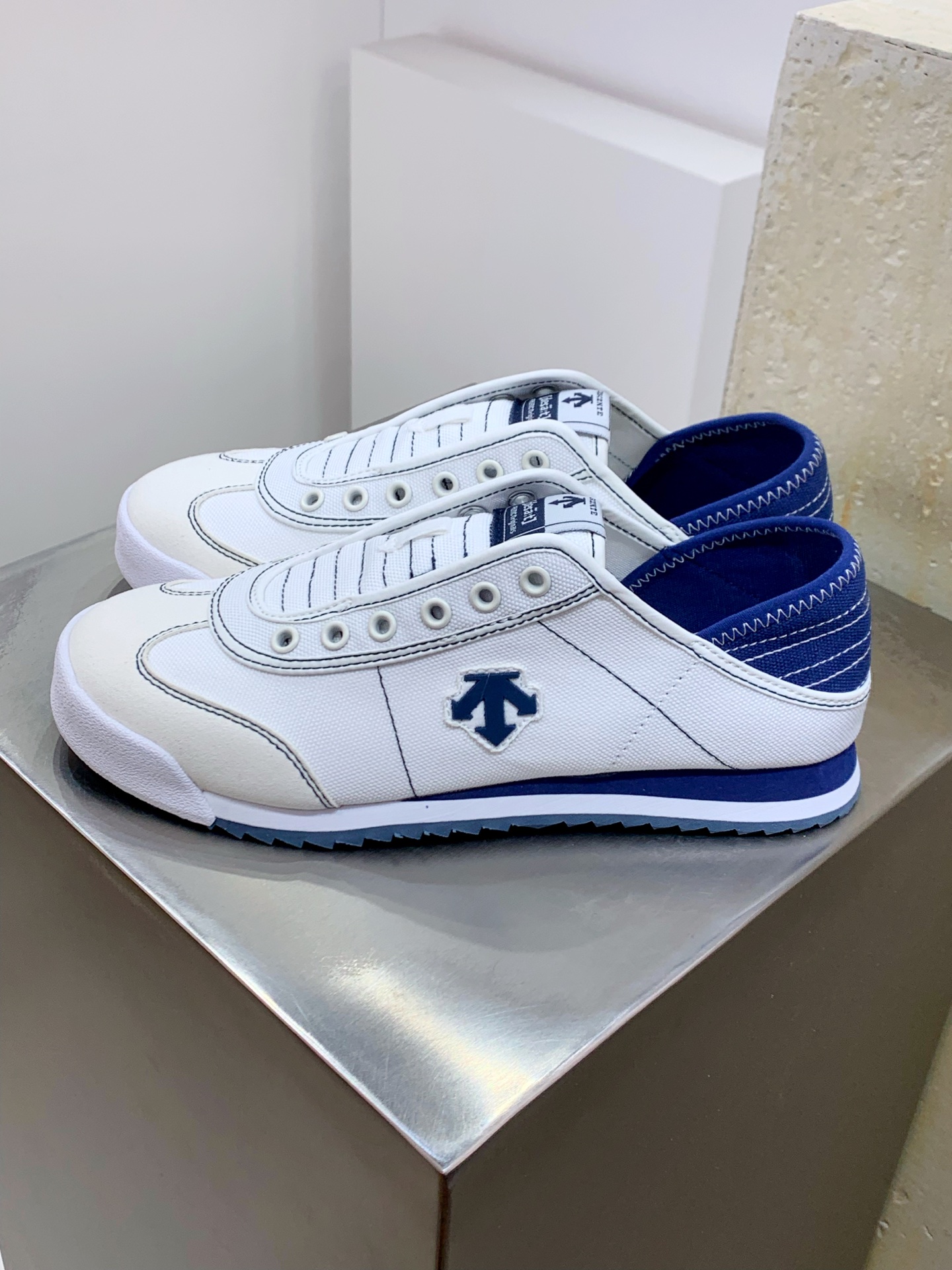 Descente Leather Shoes Cow Leather Breathable M-s