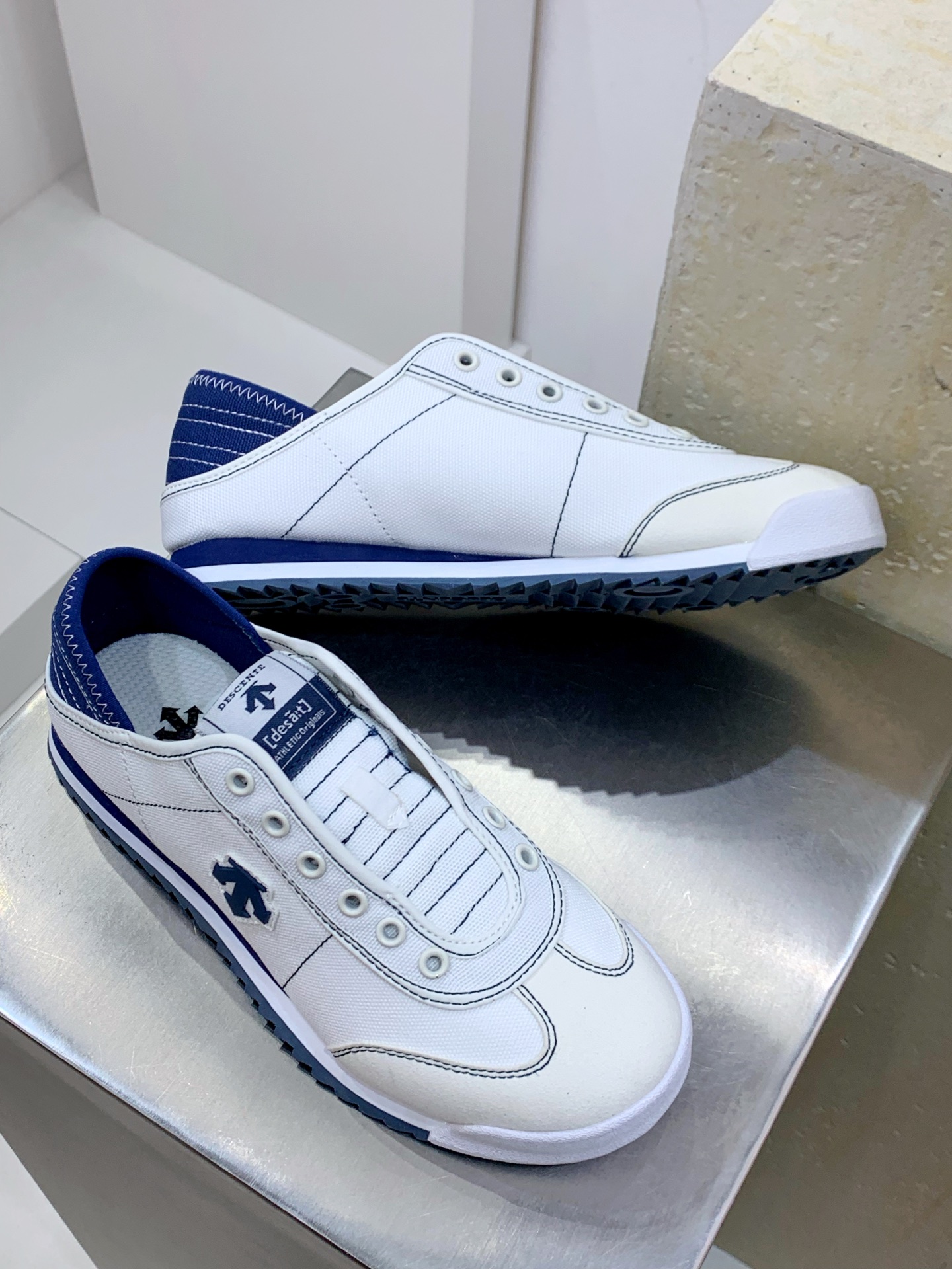 Descente Leather Shoes Cow Leather Breathable M-s