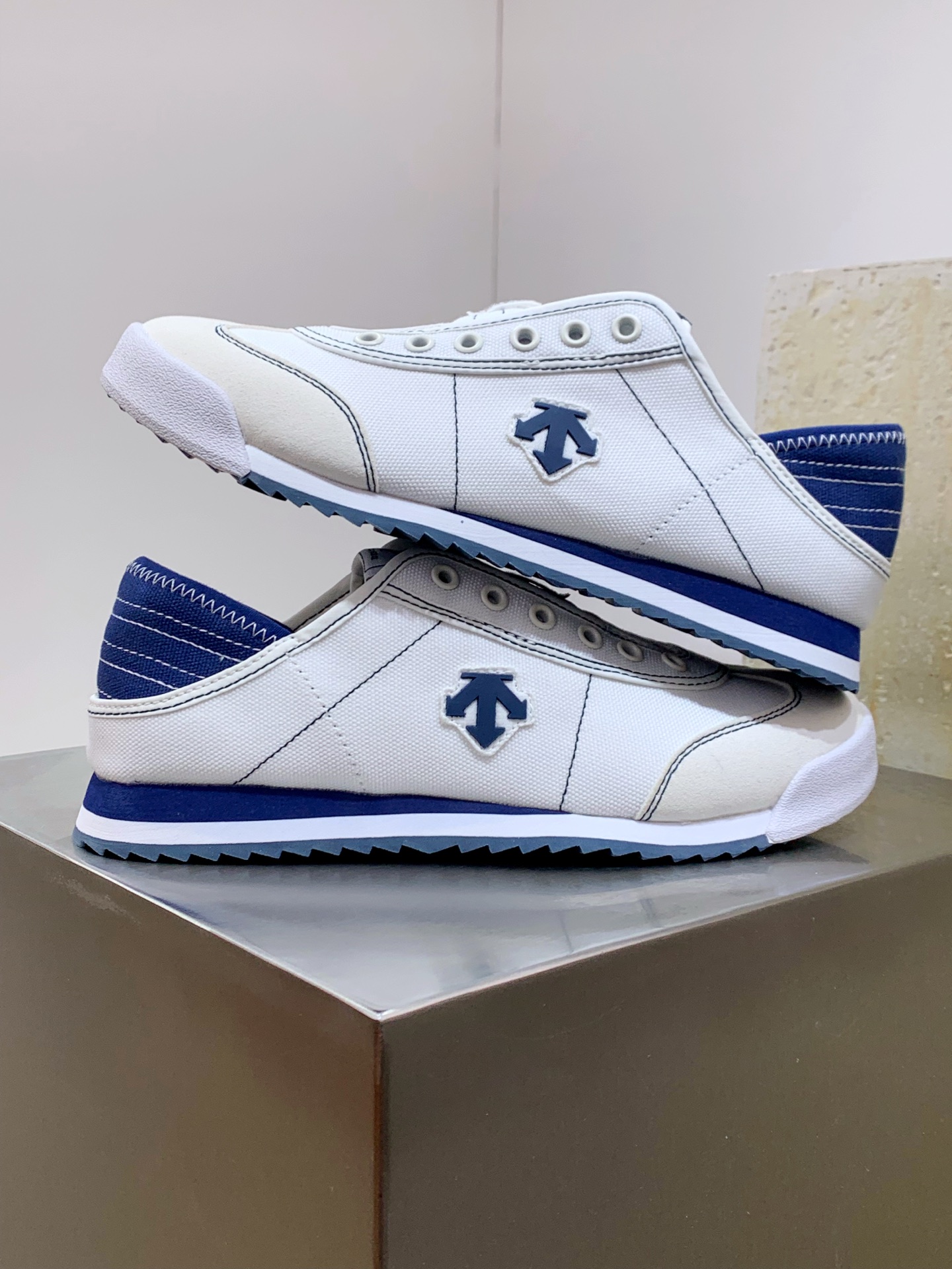 Descente Leather Shoes Cow Leather Breathable M-s