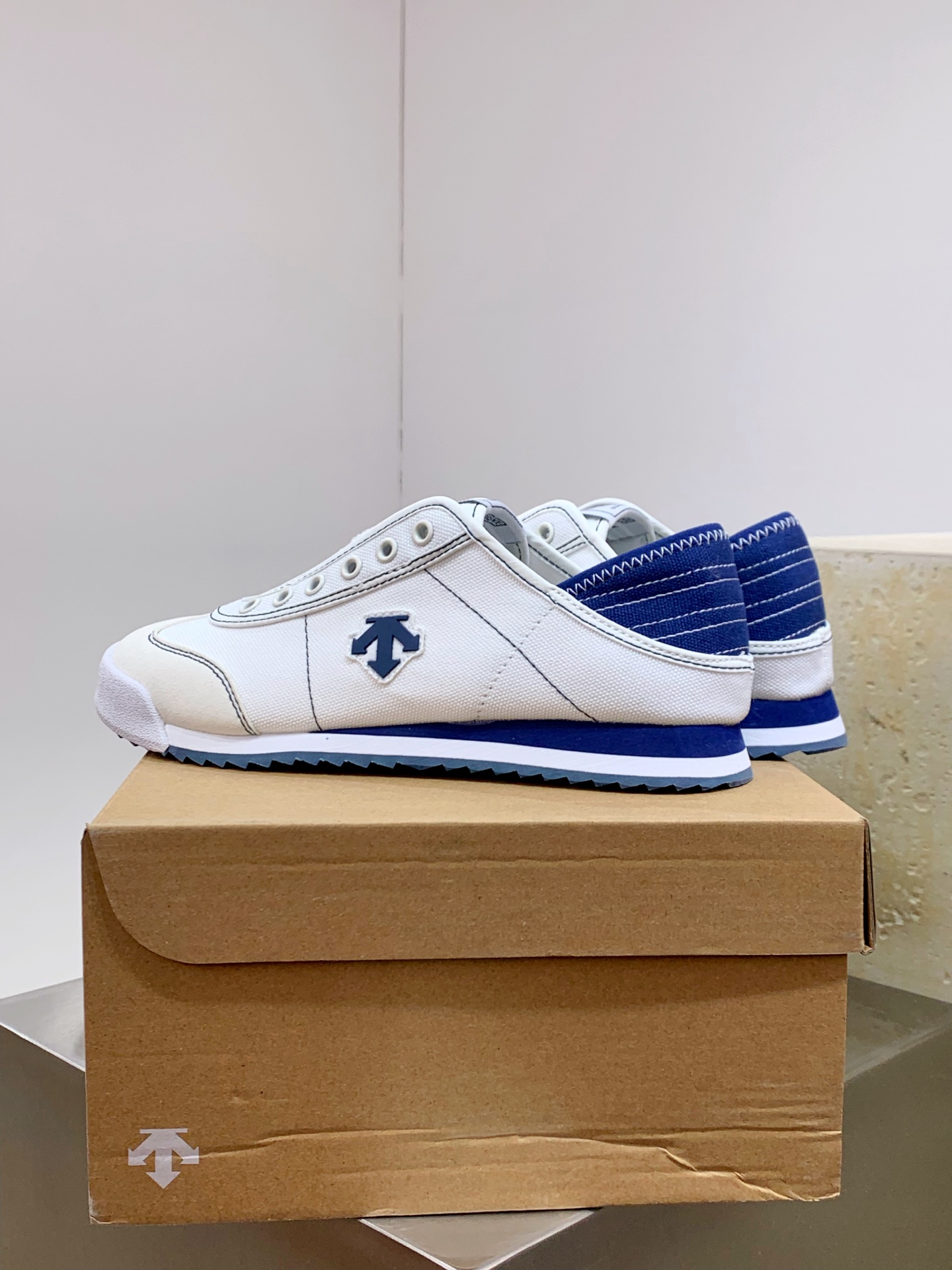 Descente Leather Shoes Cow Leather Breathable M-s