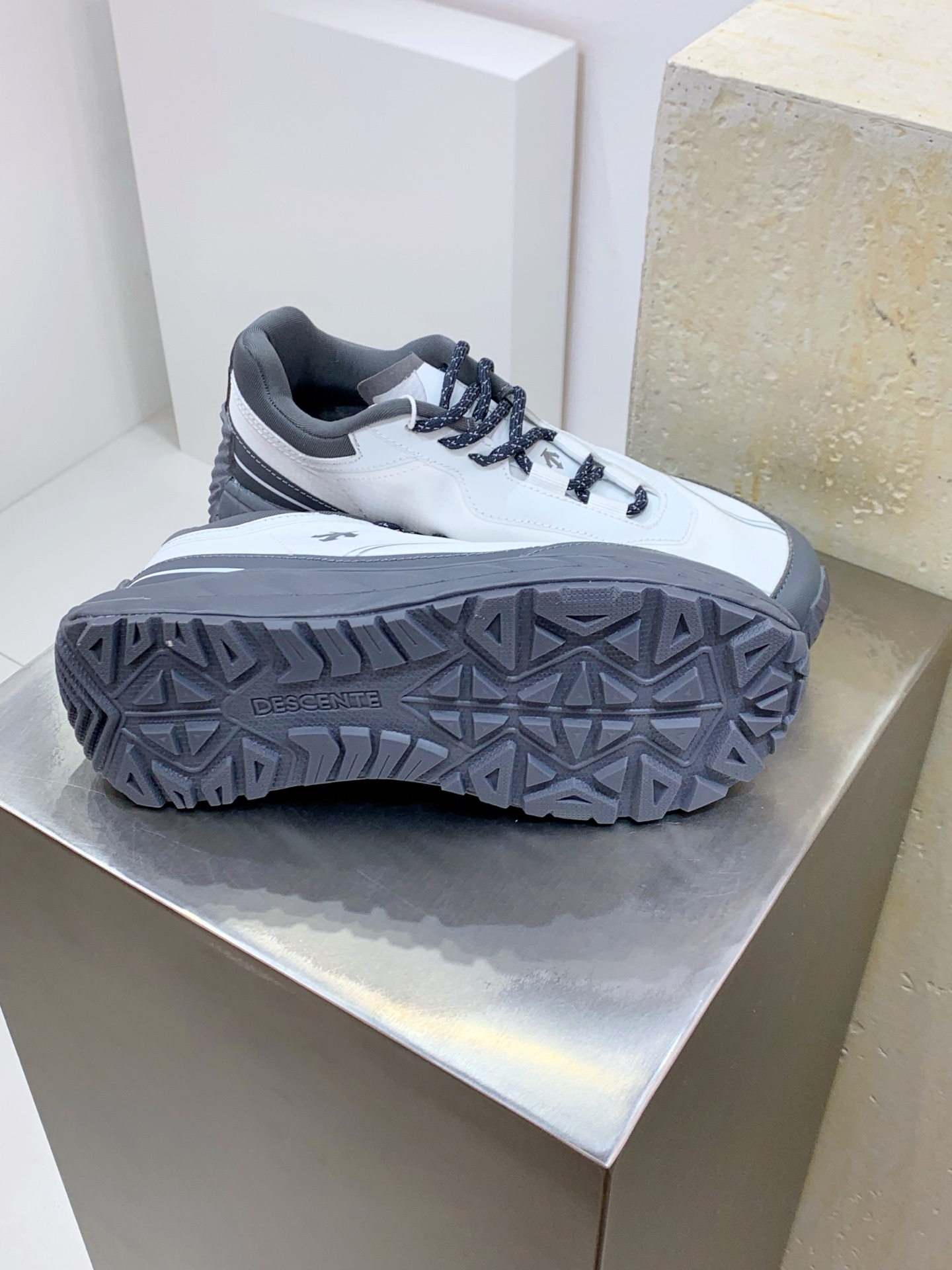 Descente Female Sneakers S