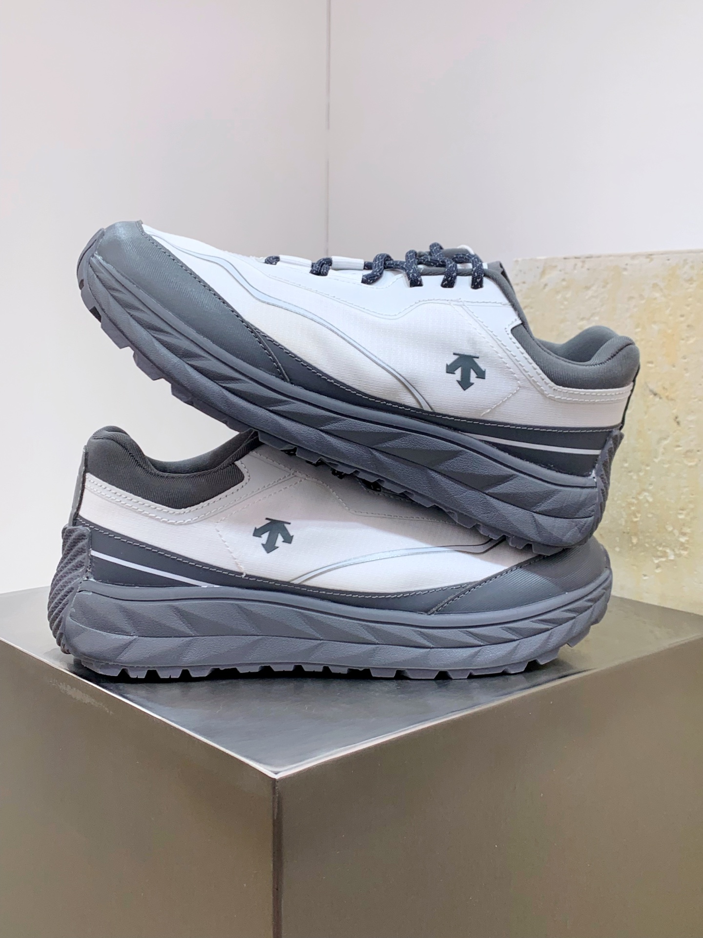 Descente Female Sneakers S