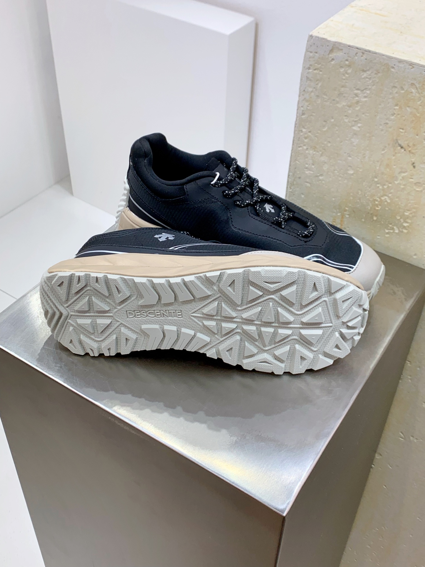 Descente Female Sneakers S