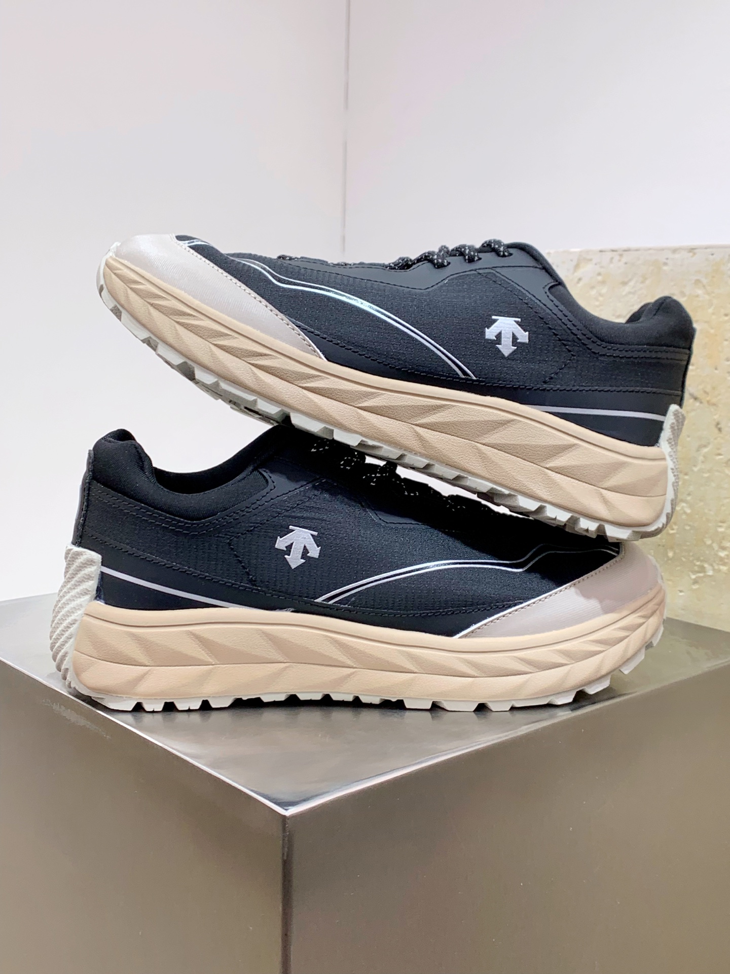 Descente Female Sneakers S