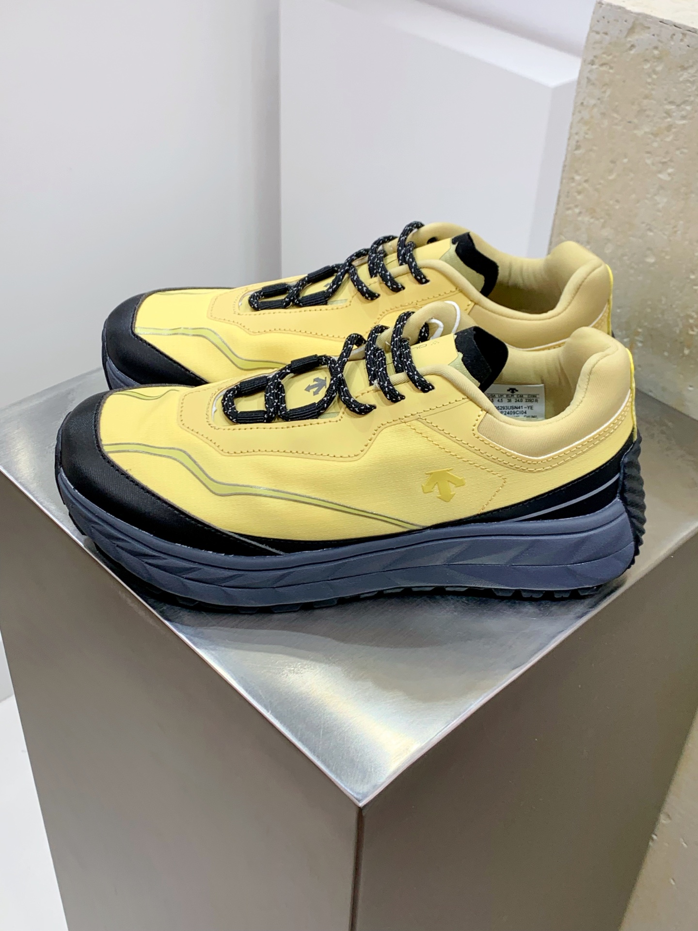 Descente Female Sneakers S