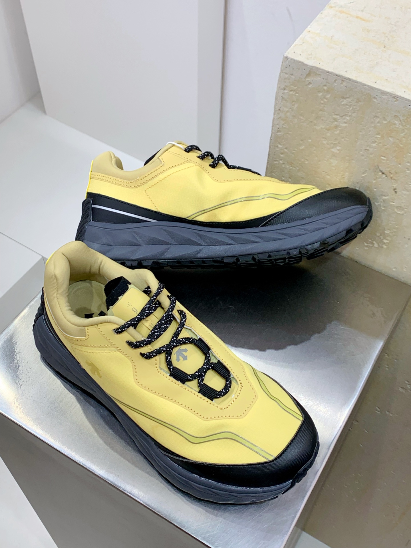 Descente Female Sneakers S