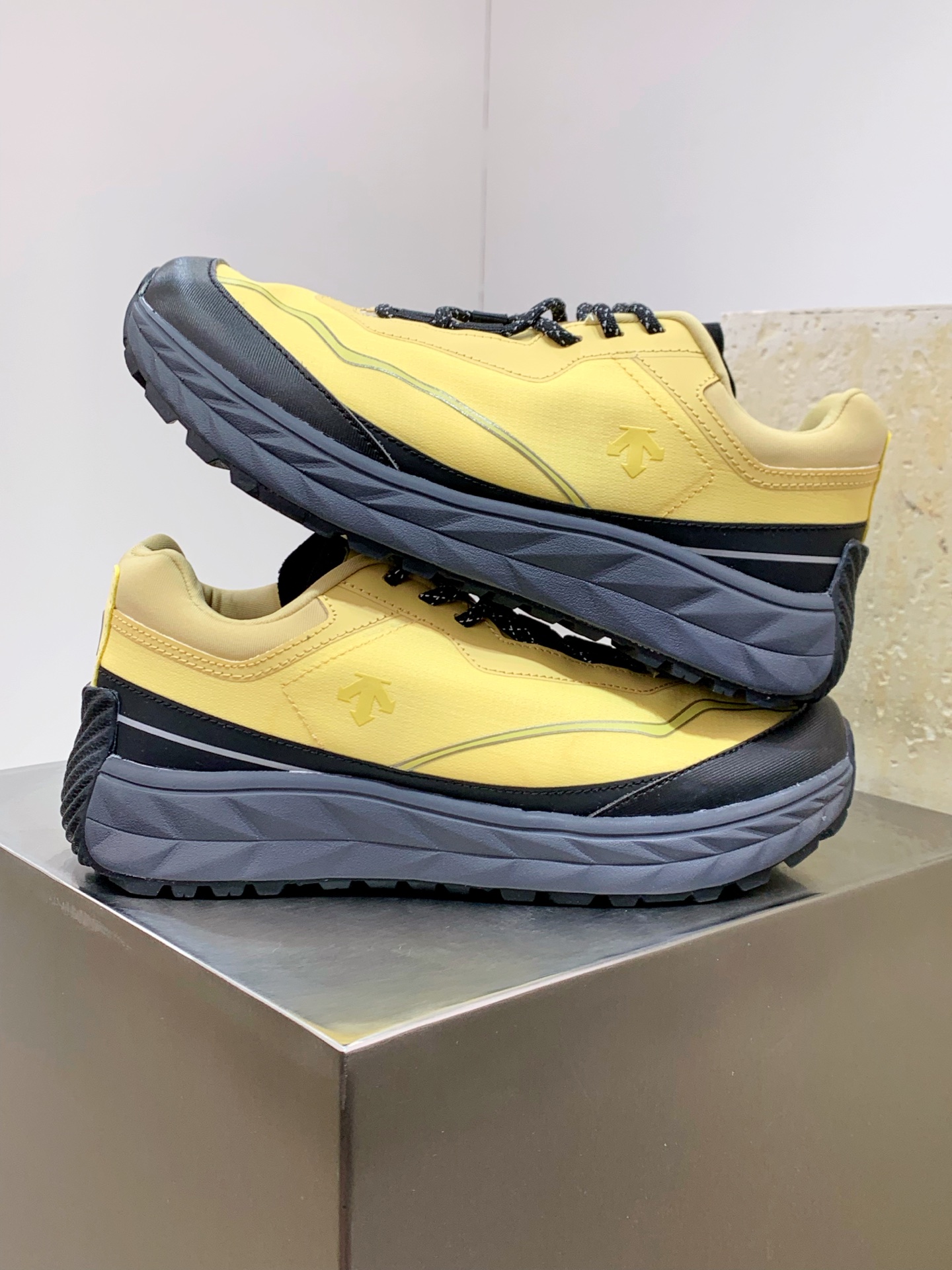 Descente Female Sneakers S