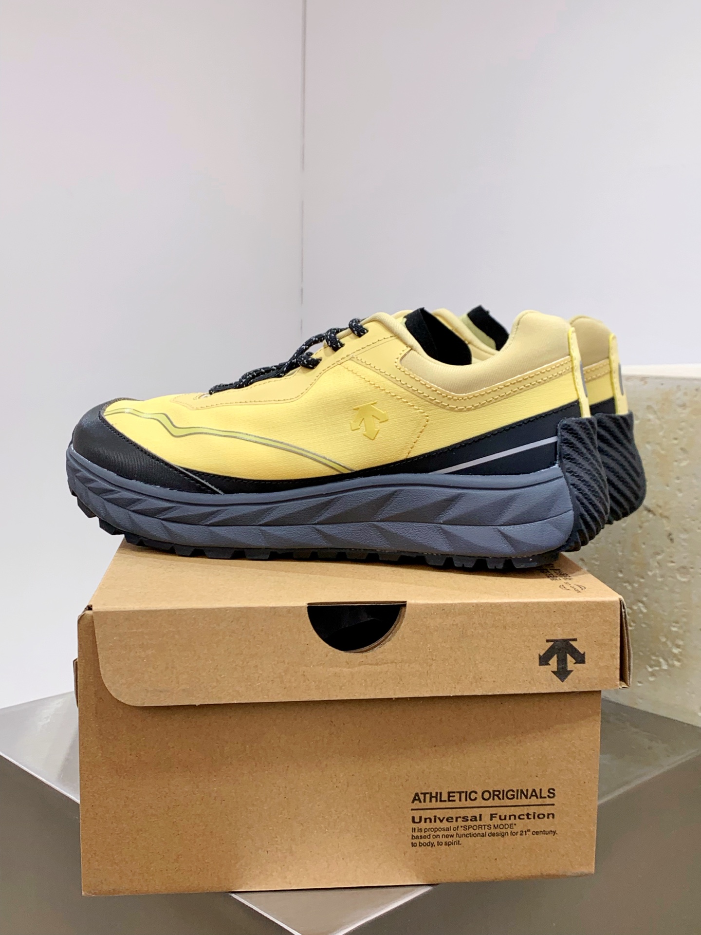 Descente Female Sneakers S