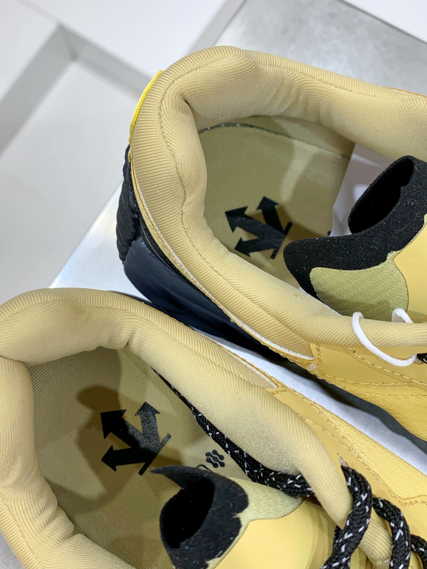 Descente Female Sneakers S