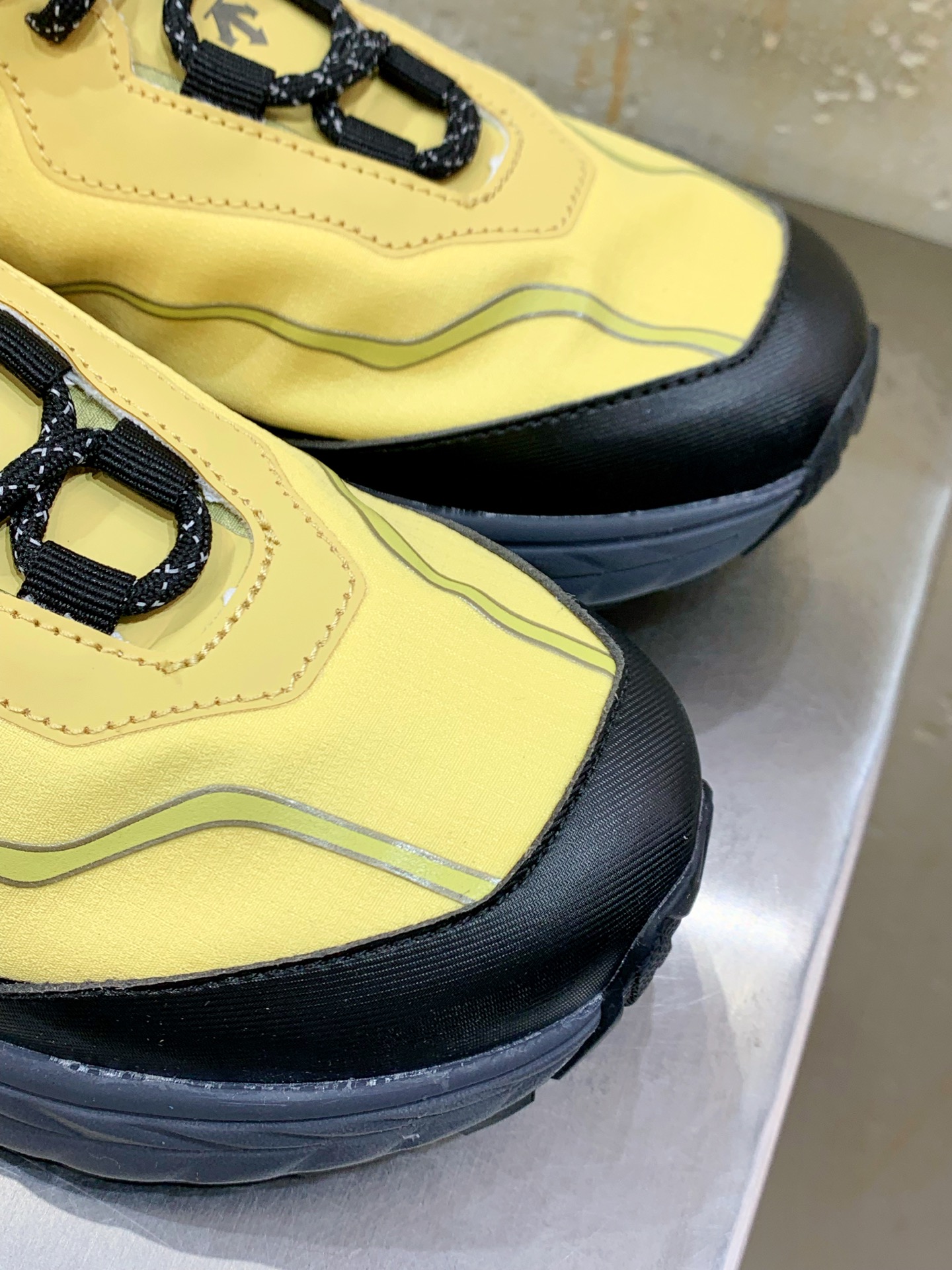 Descente Female Sneakers S