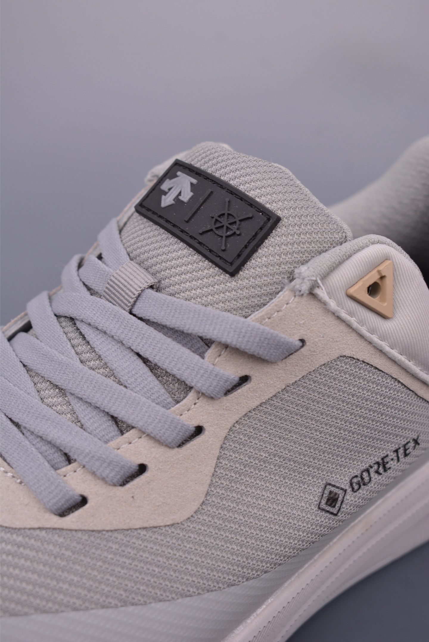 Descente Male Running Shoes Breathable M-l-s