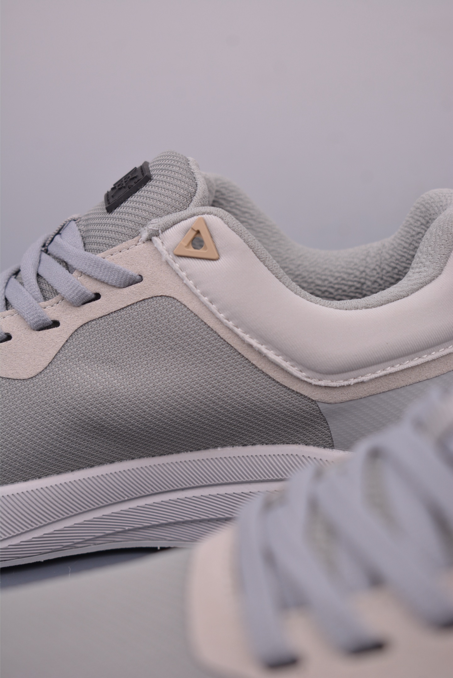 Descente Male Running Shoes Breathable M-l-s