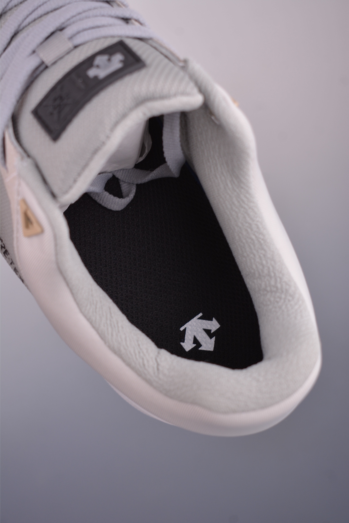 Descente Male Running Shoes Breathable M-l-s