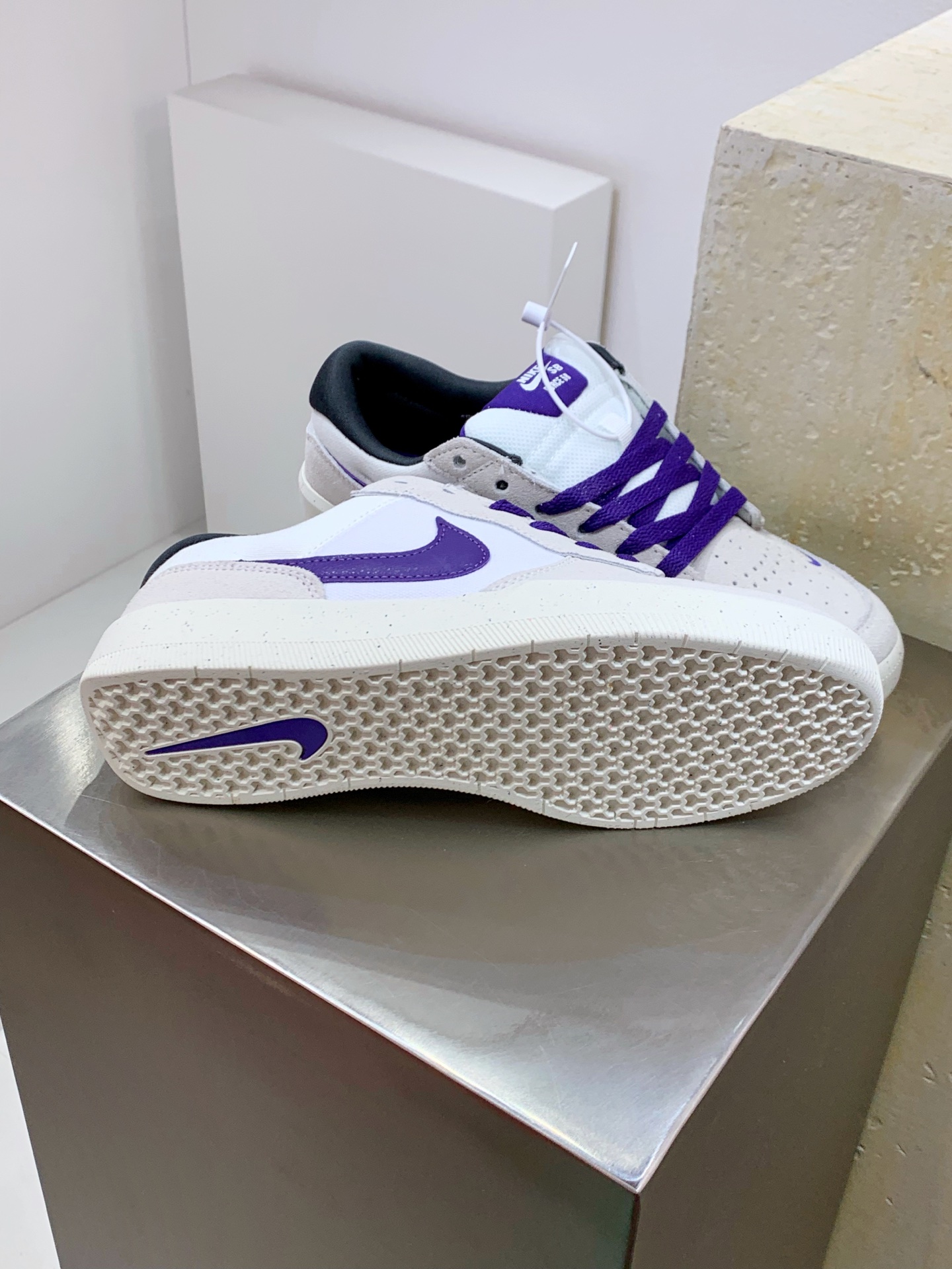 Nike Basic Shoes Gray L-s