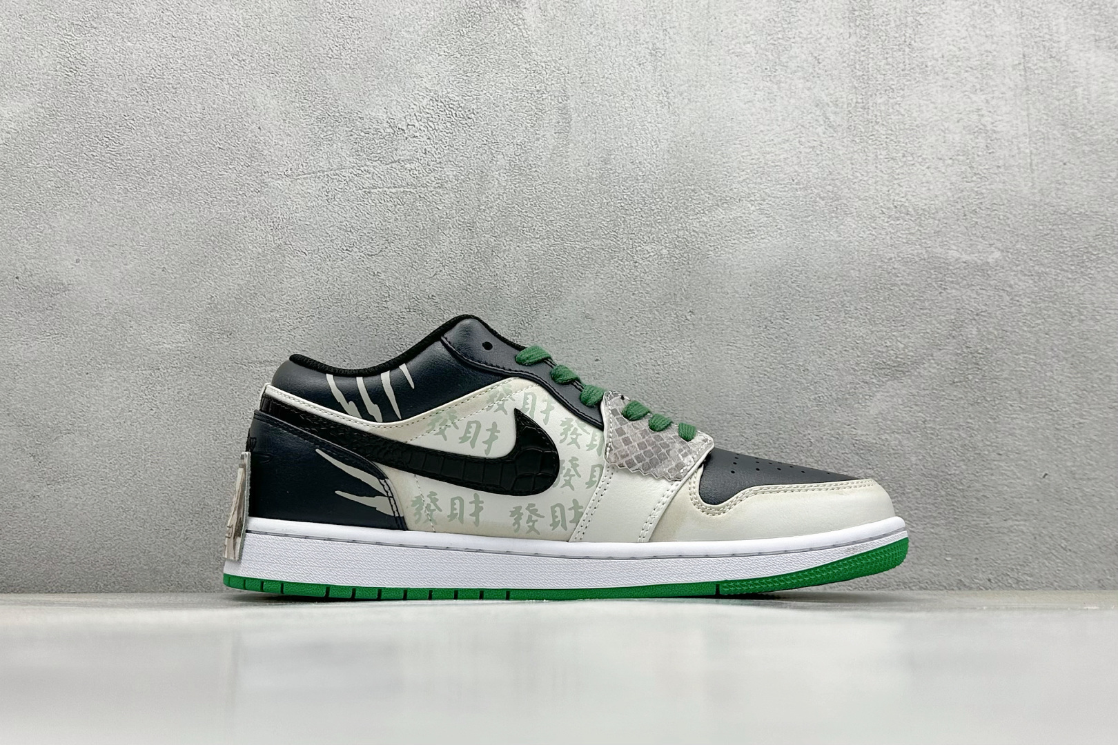 Jordan Nike Basic Shoes L