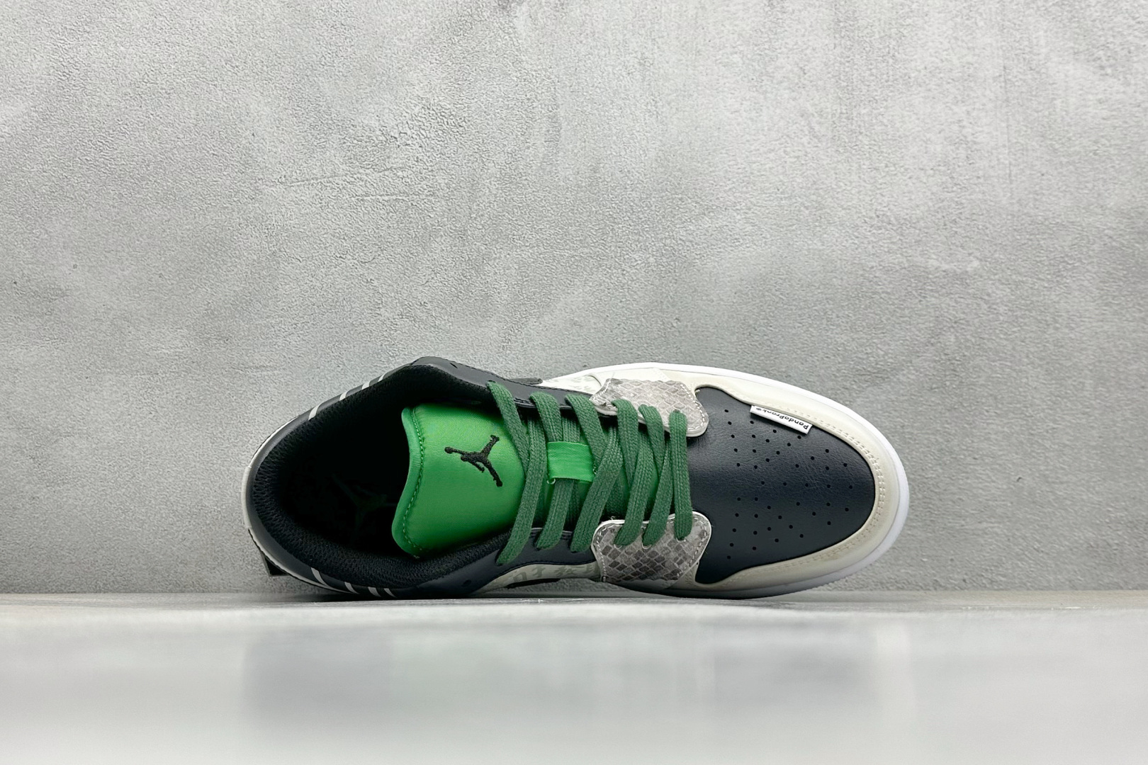 Jordan Nike Basic Shoes L