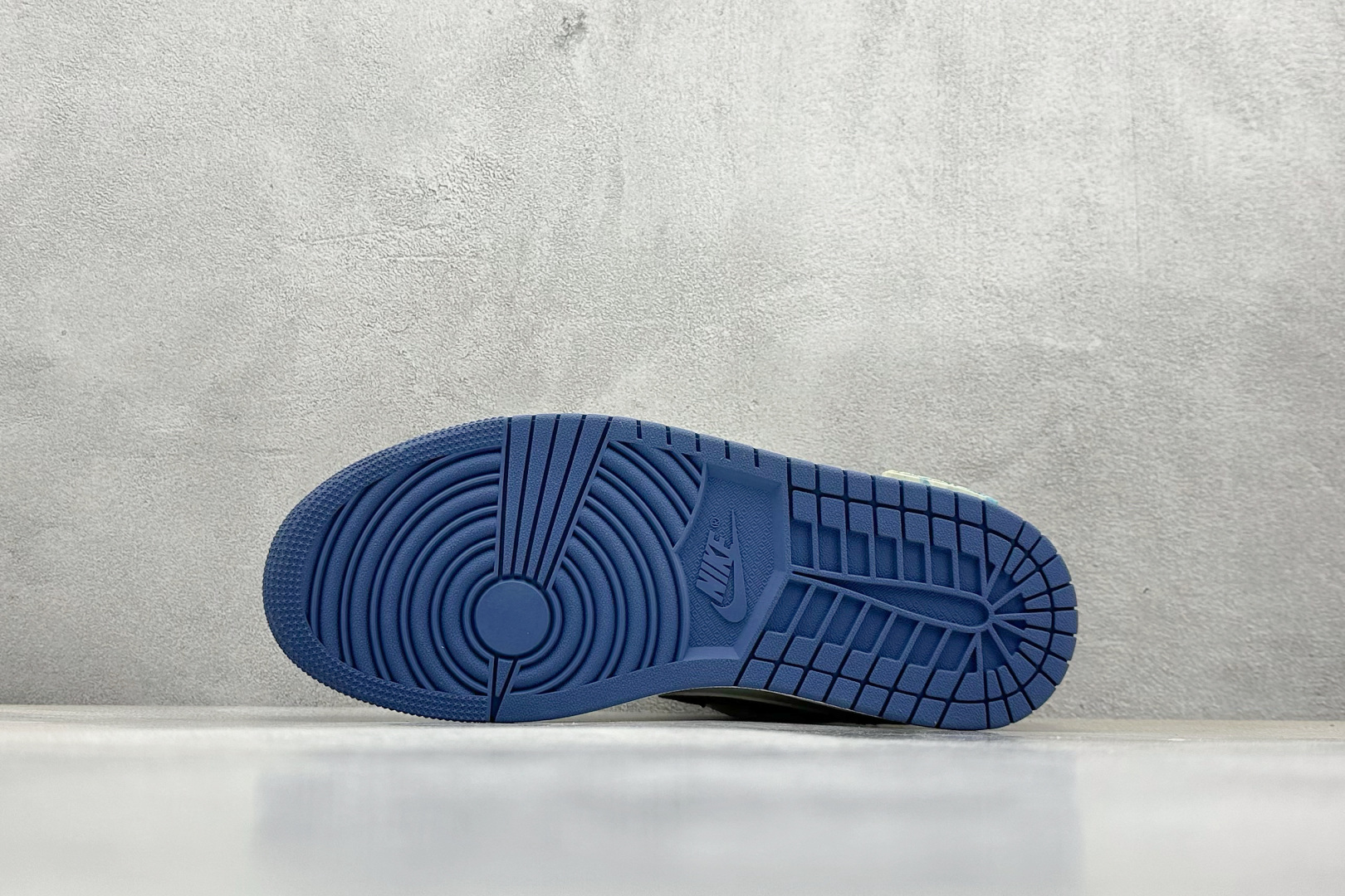 Jordan Nike Basic Shoes L