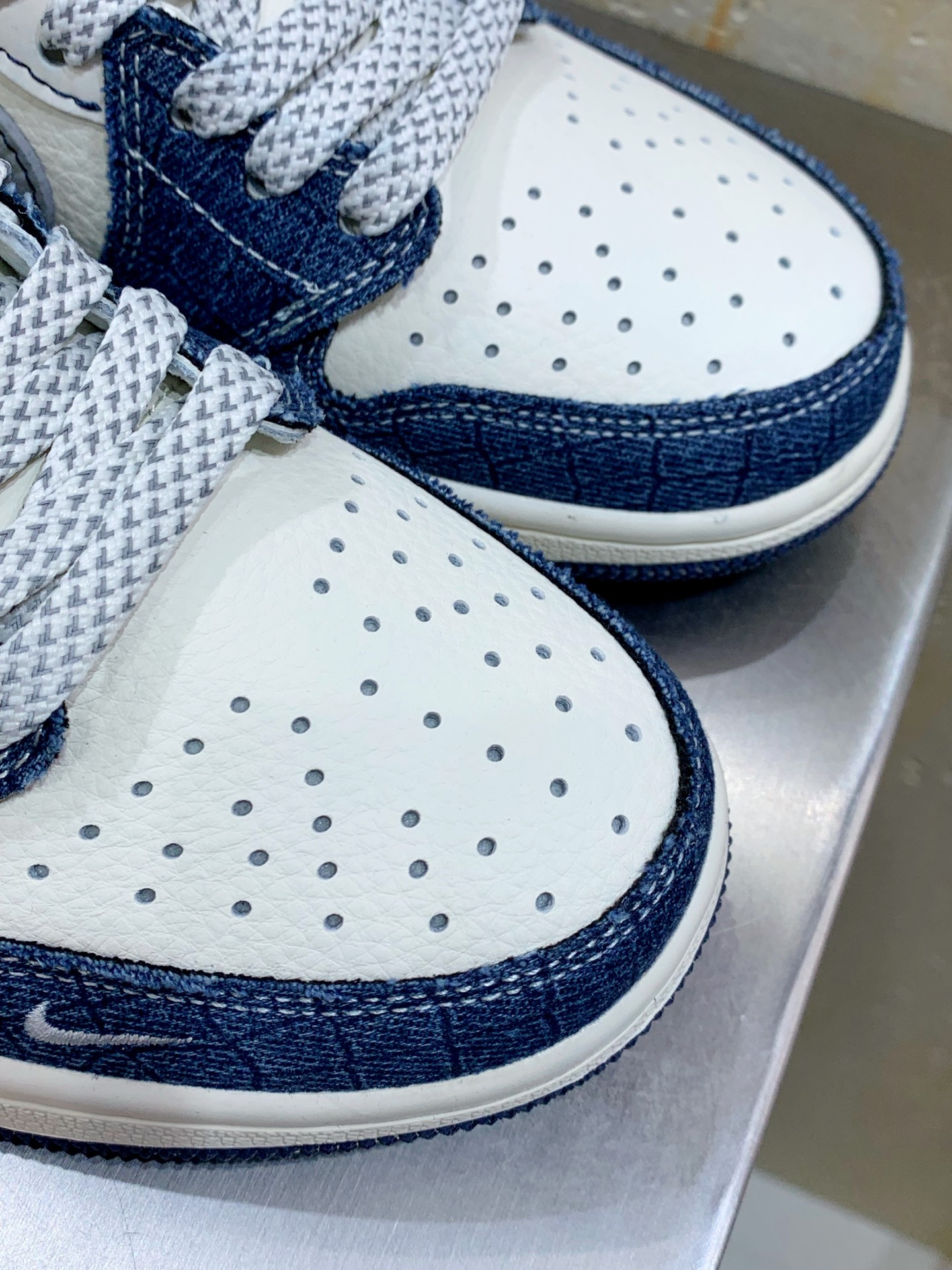 Jordan Nike Supreme Basic Shoes M-l-s