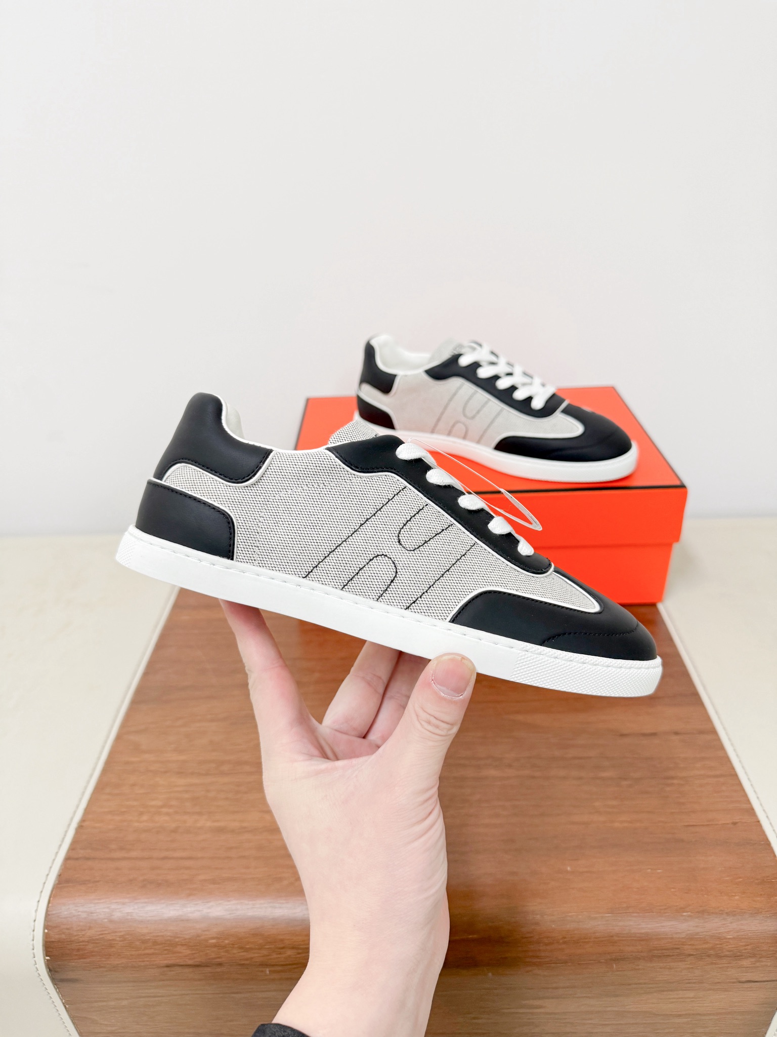 Hermes Female Sneakers White Breathable M