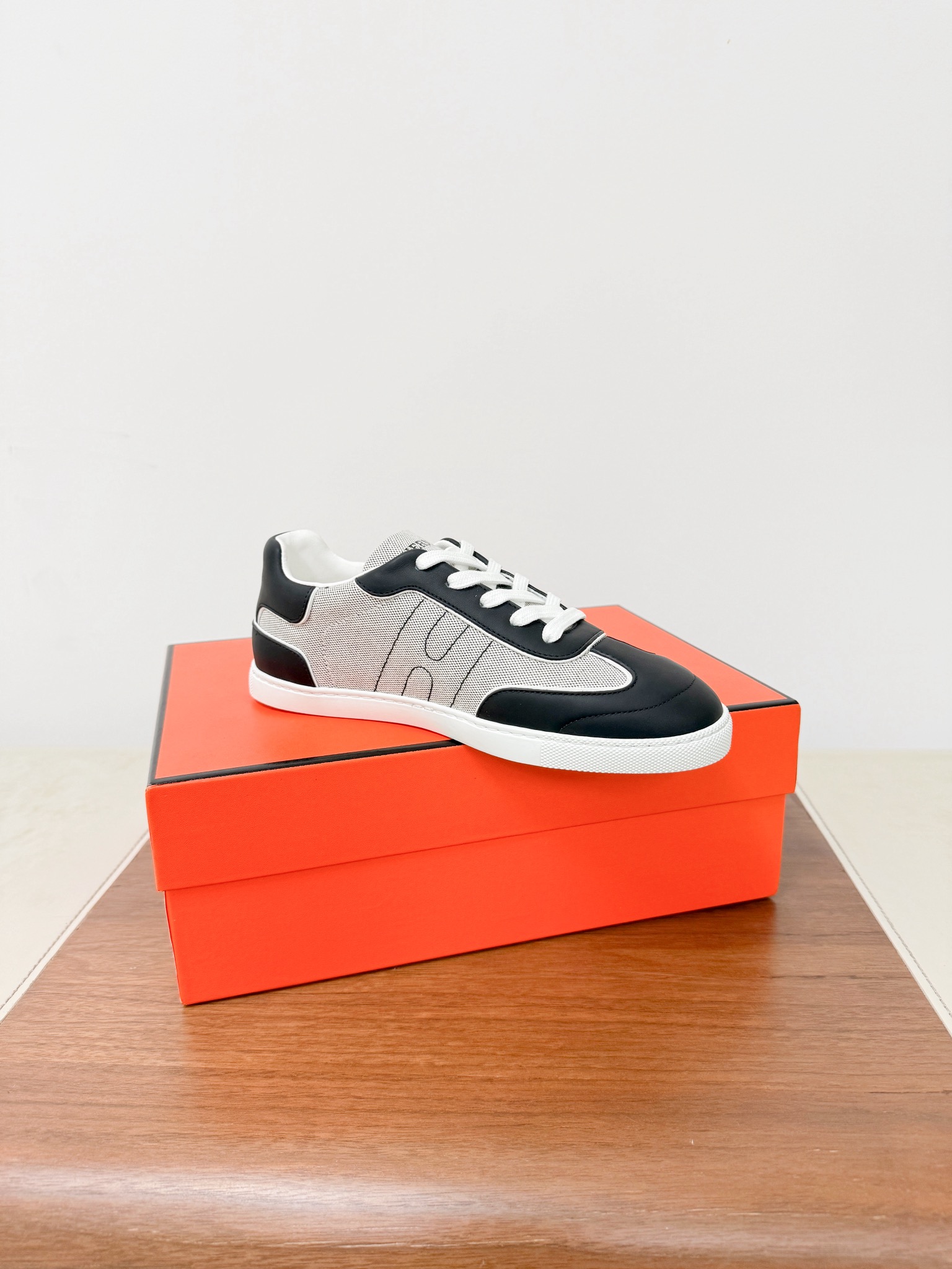 Hermes Female Sneakers White Breathable M