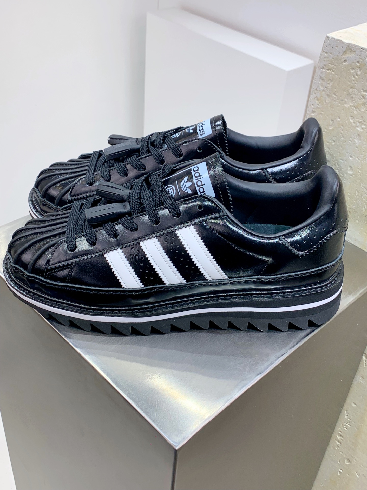 Adidas Calvin Klein New Balance The North Face Male Sneakers M-l-s