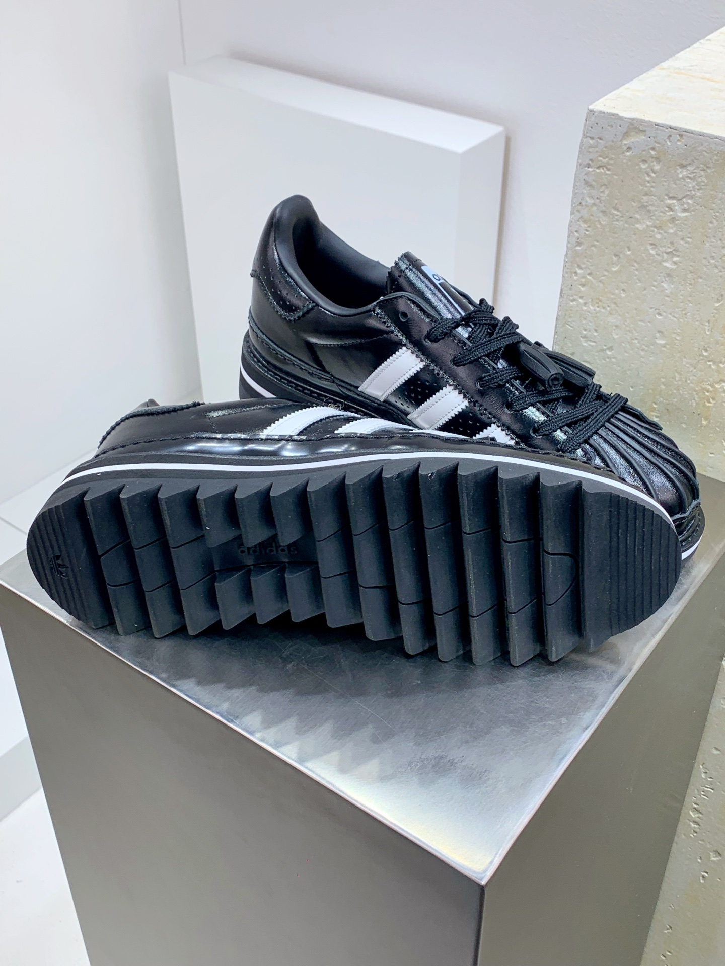 Adidas Calvin Klein New Balance The North Face Male Sneakers M-l-s