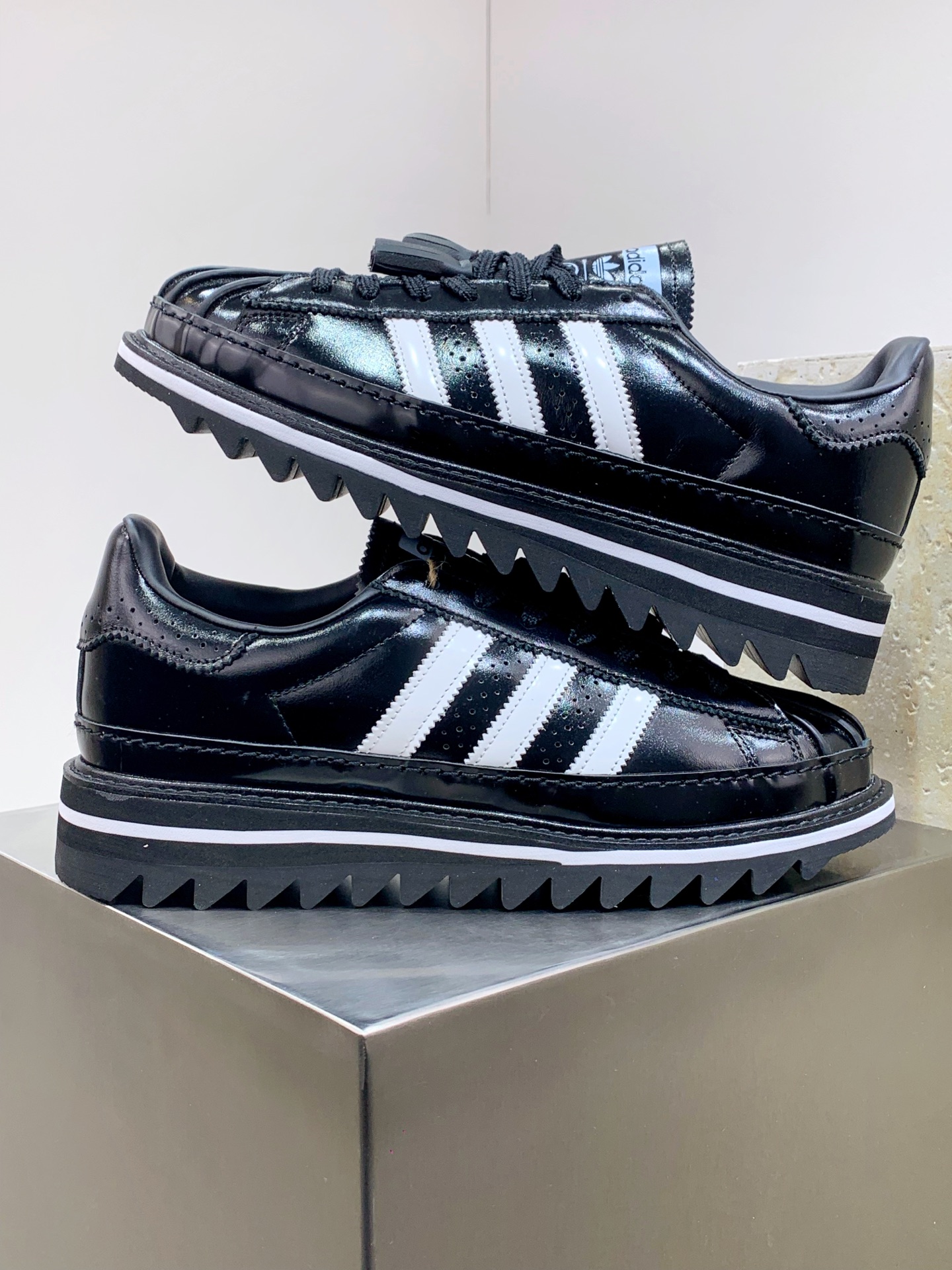 Adidas Calvin Klein New Balance The North Face Male Sneakers M-l-s