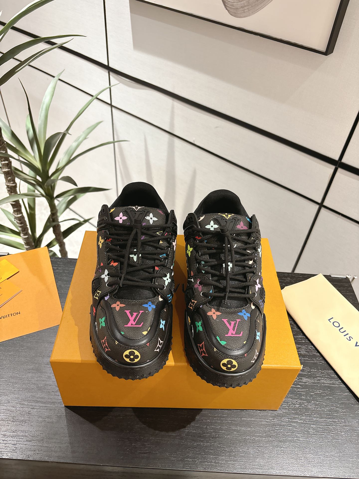 Louis Vuitton Male Basic Shoes L